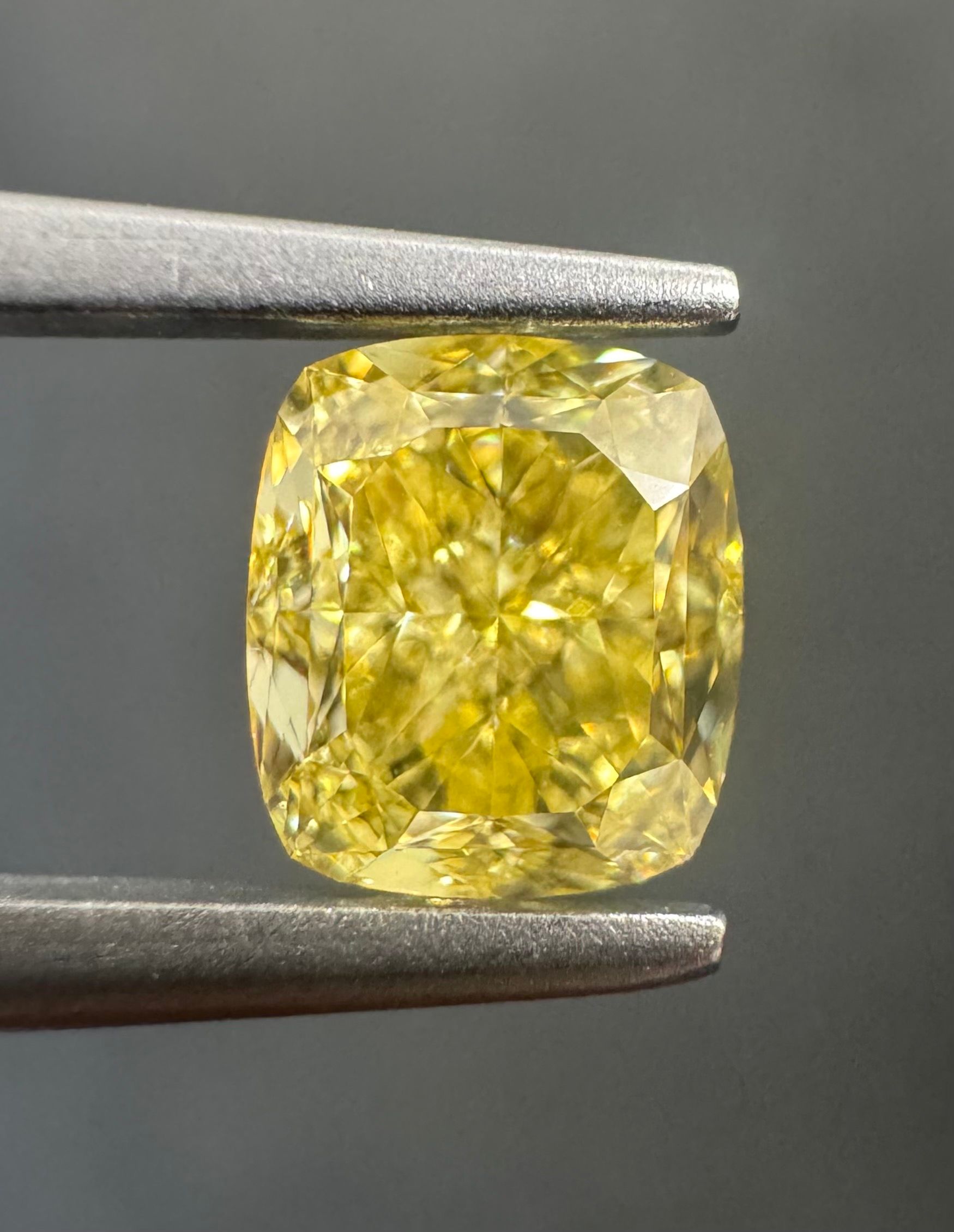 1.01 ct Cushion Brilliant diamond