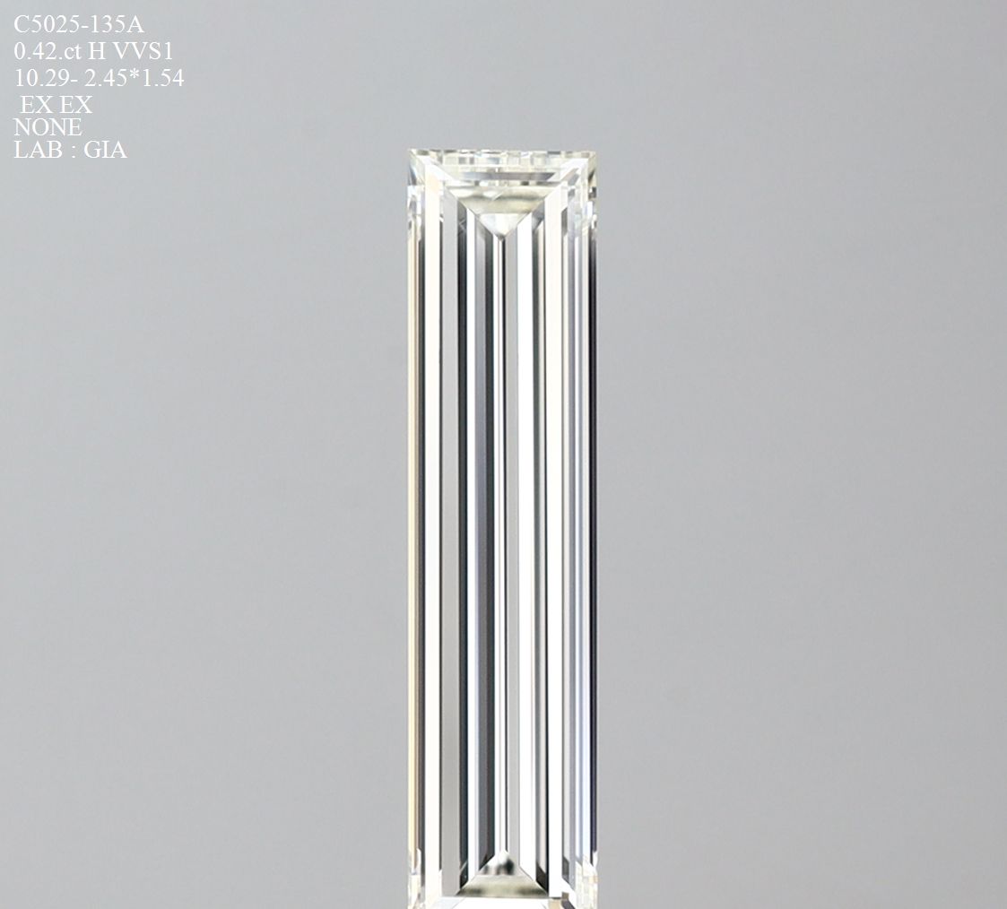 0.42 ct Baguette diamond