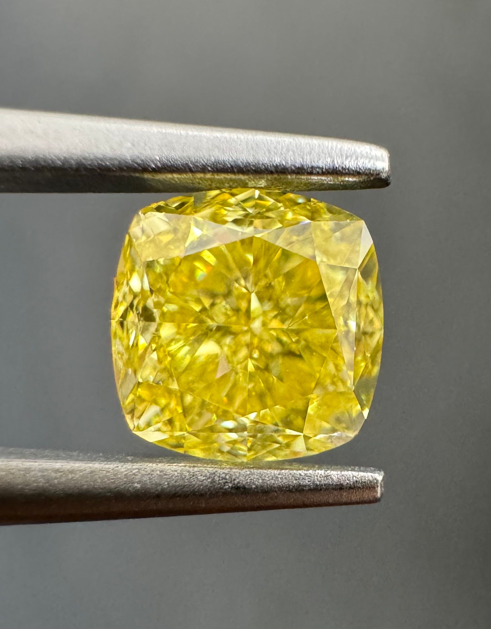 1.02 ct Cushion Brilliant diamond