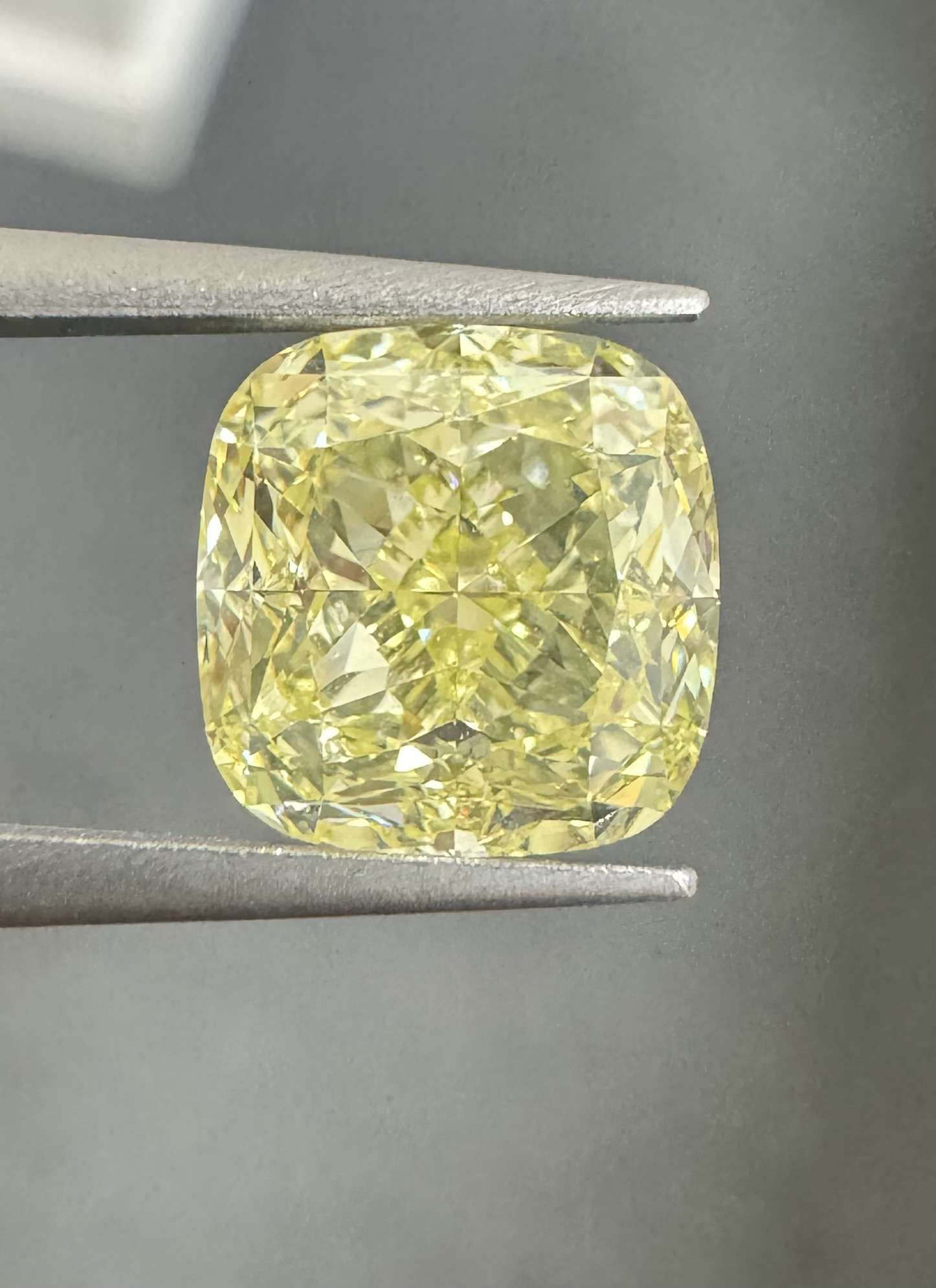 3.03 ct Cushion Brilliant diamond