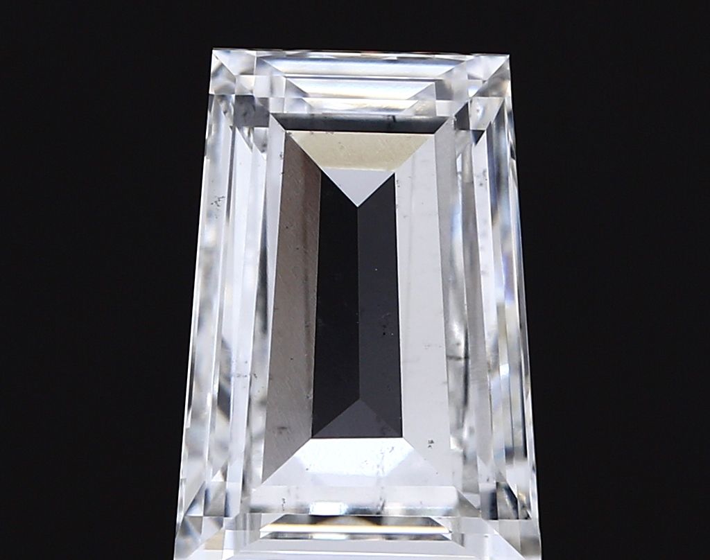 4.32 ct lab-grown Tapered baguette Diamond