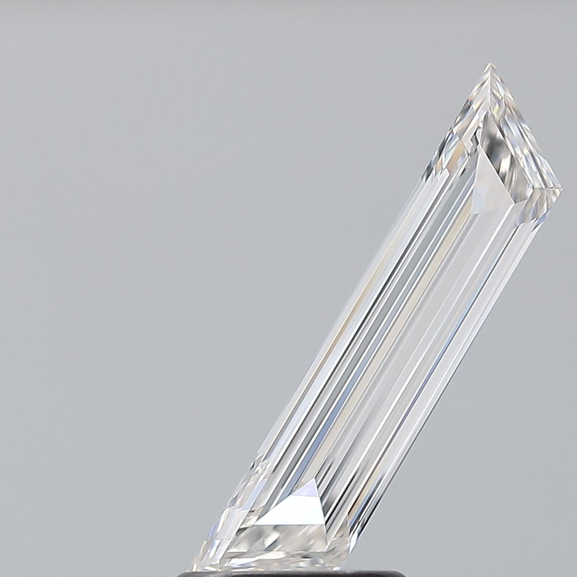 0.9 ct Trapezoid Diamond