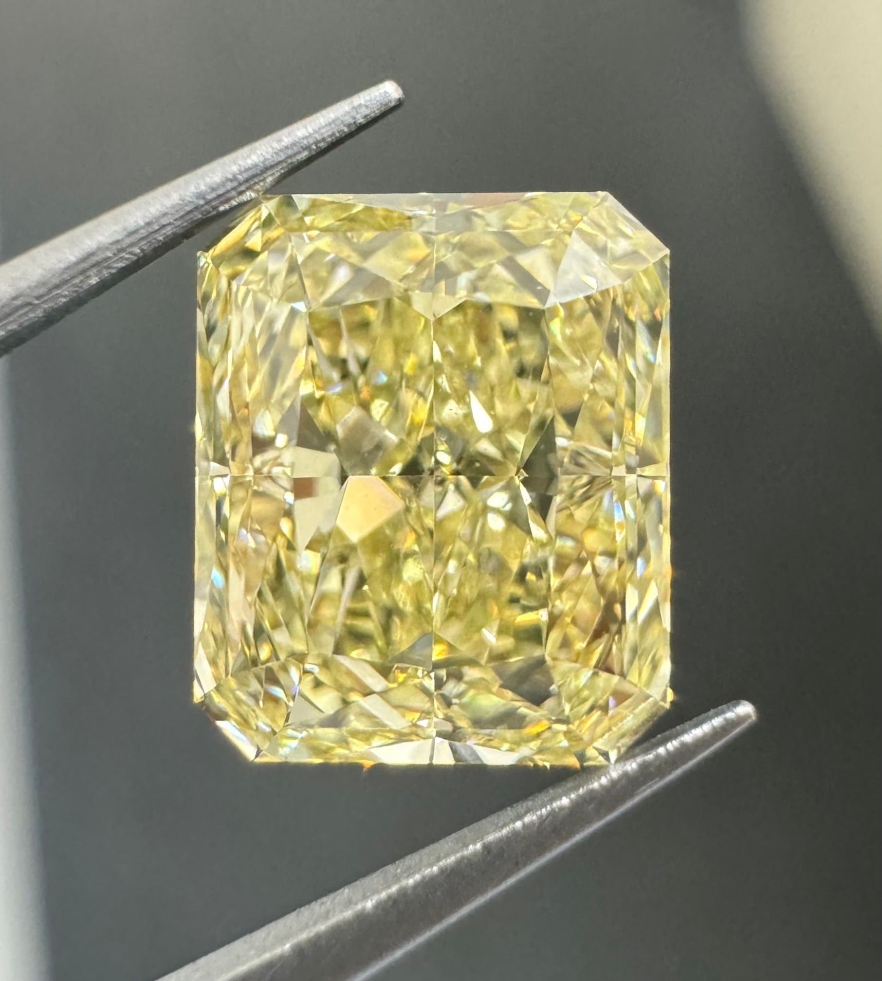 2.30 ct Radiant diamond