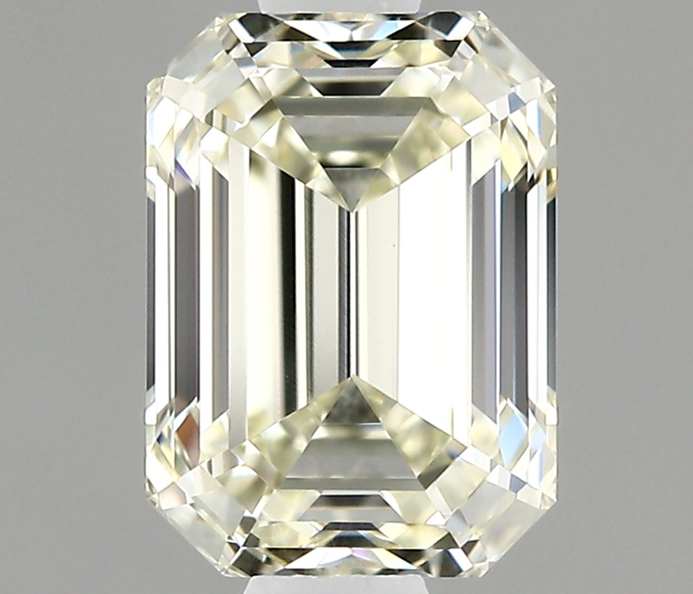 0.90 ct Emerald diamond