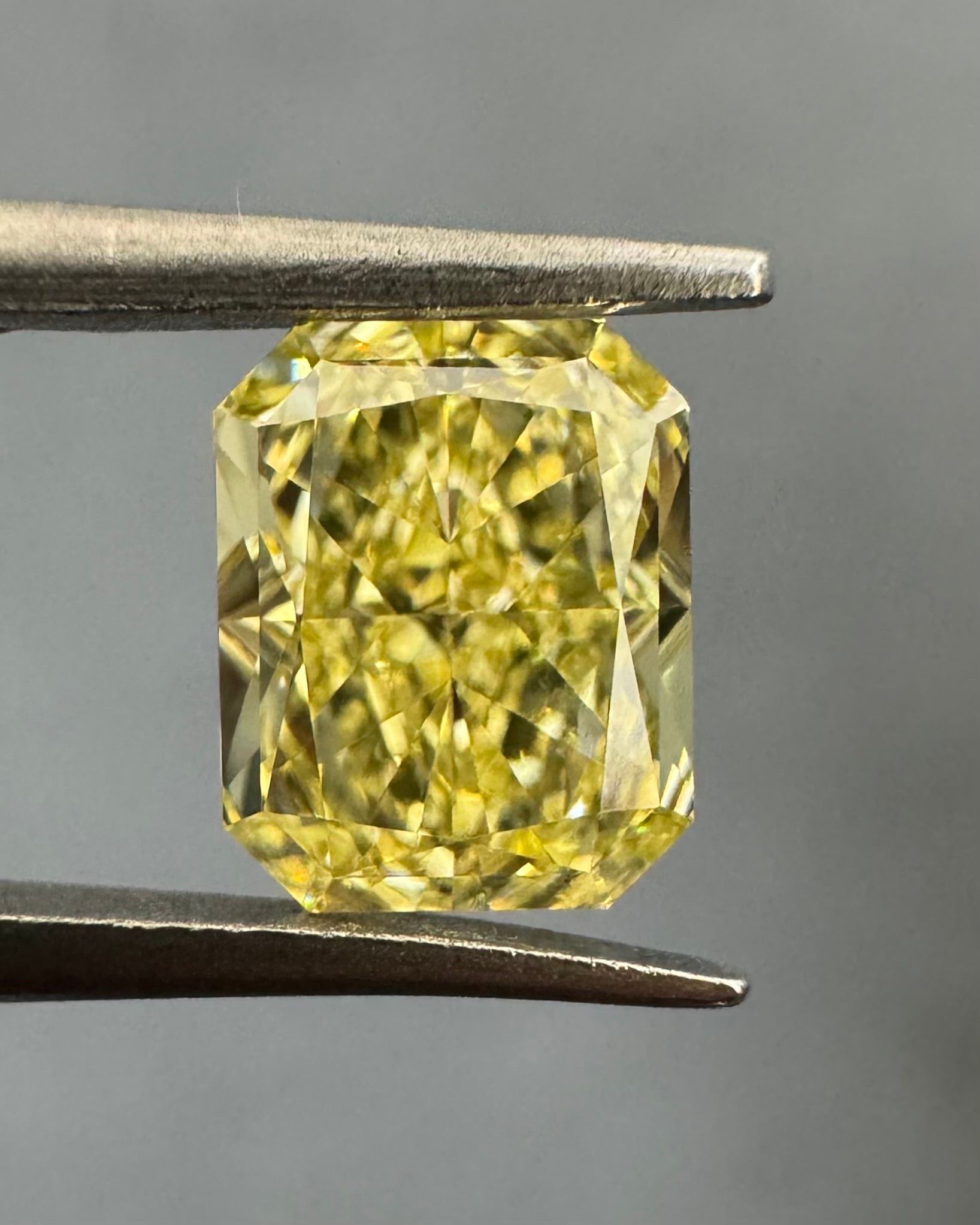 1.00 ct Radiant diamond