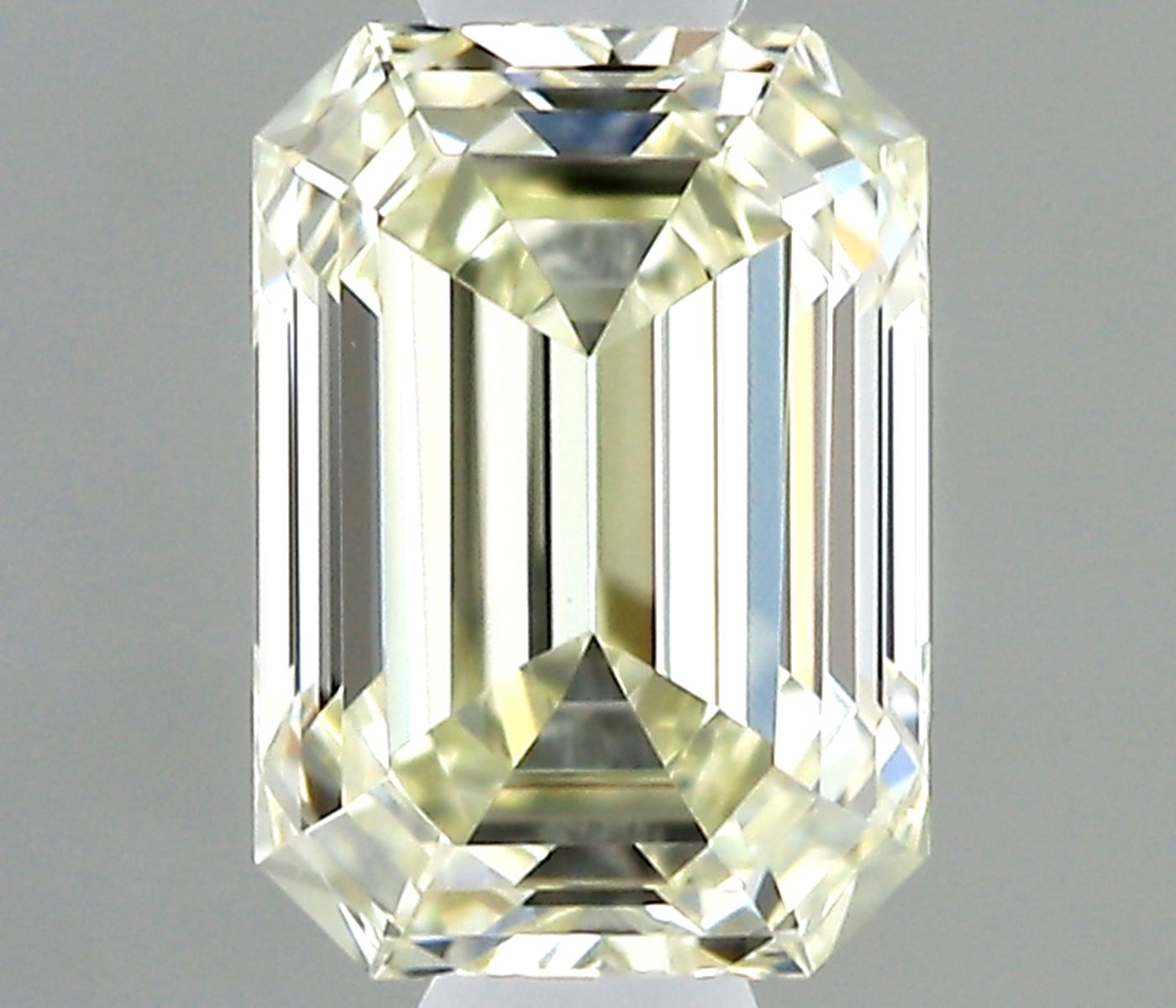0.4 ct Emerald Diamond