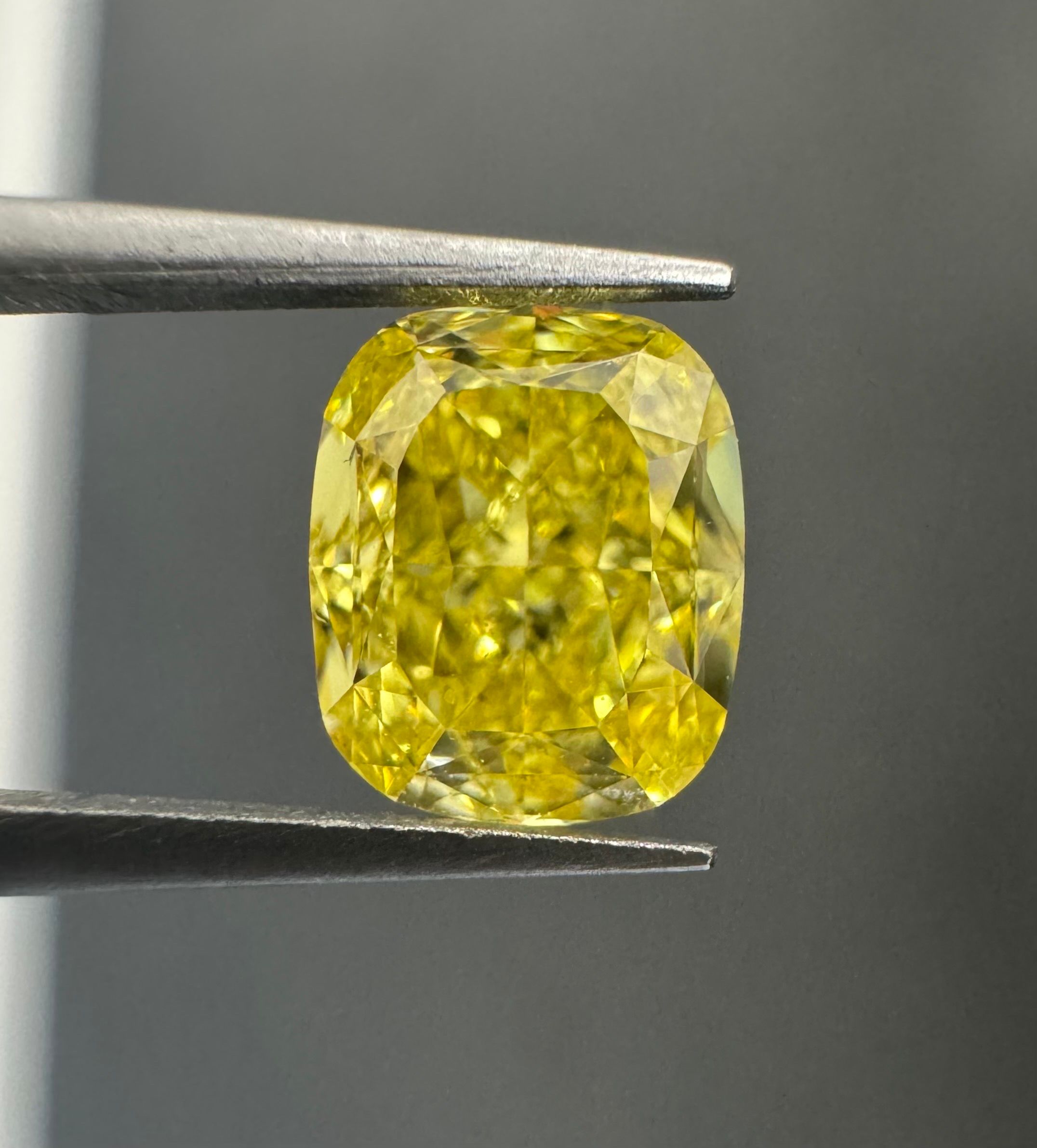 1.03 ct Cushion Modified diamond