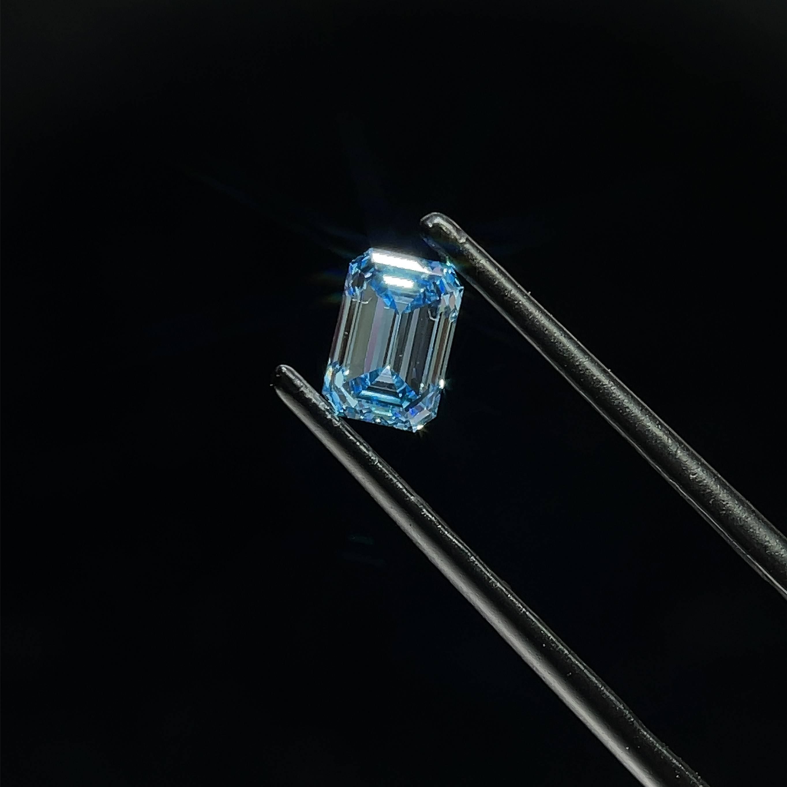 0.76 ct Emerald diamond