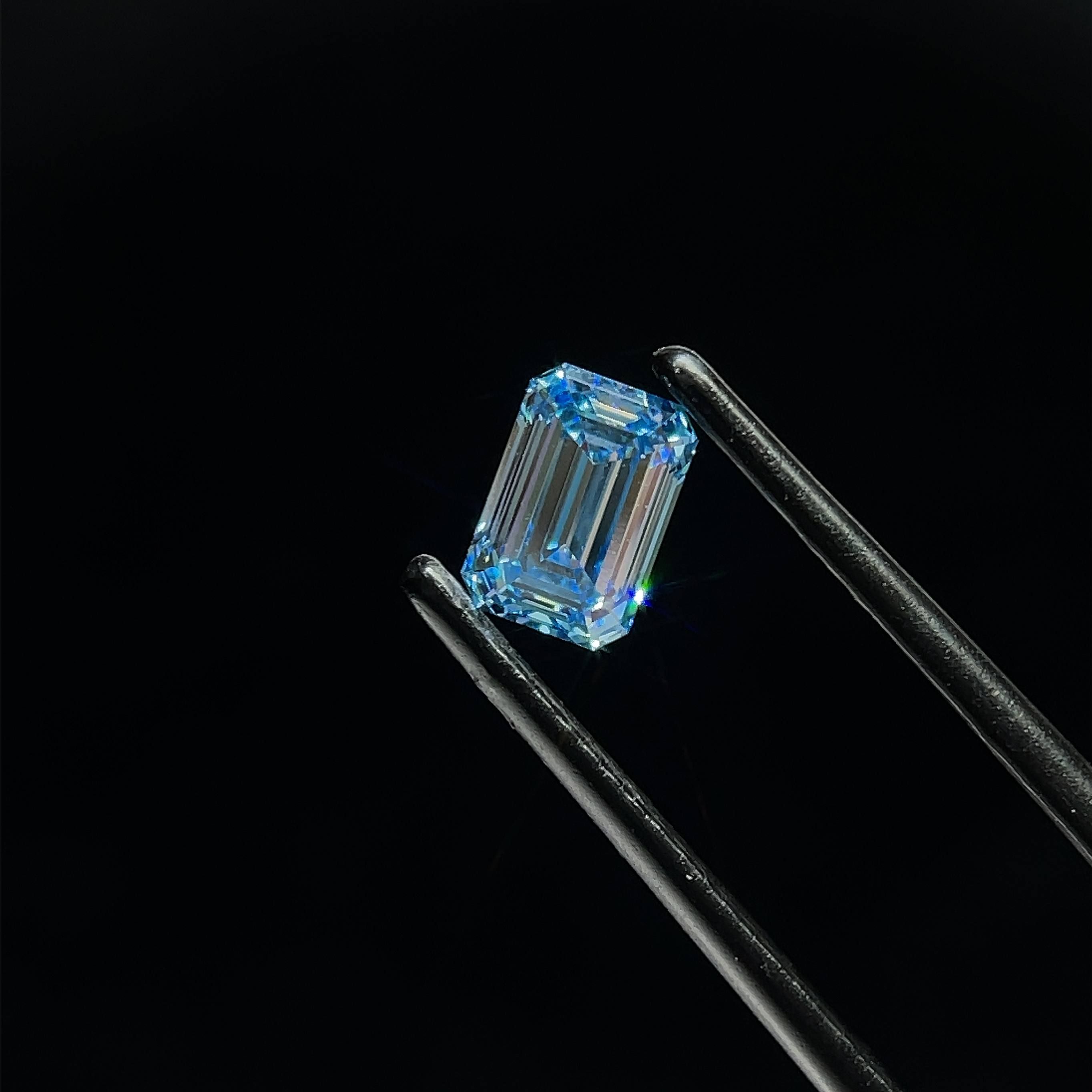 0.77 ct. emerald Lab Grown Diamond front image