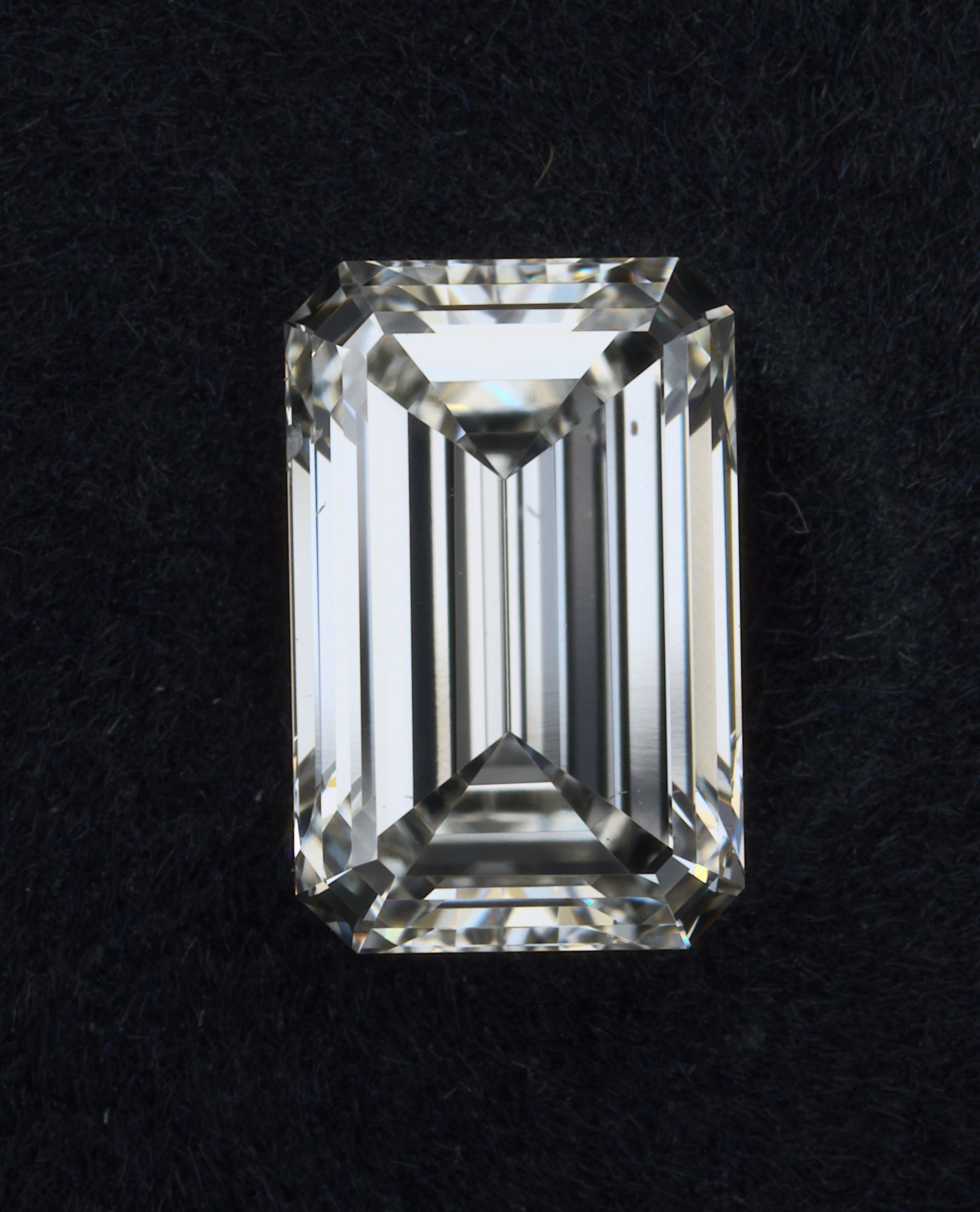 0.90 ct. emerald Lab Grown Diamond front image