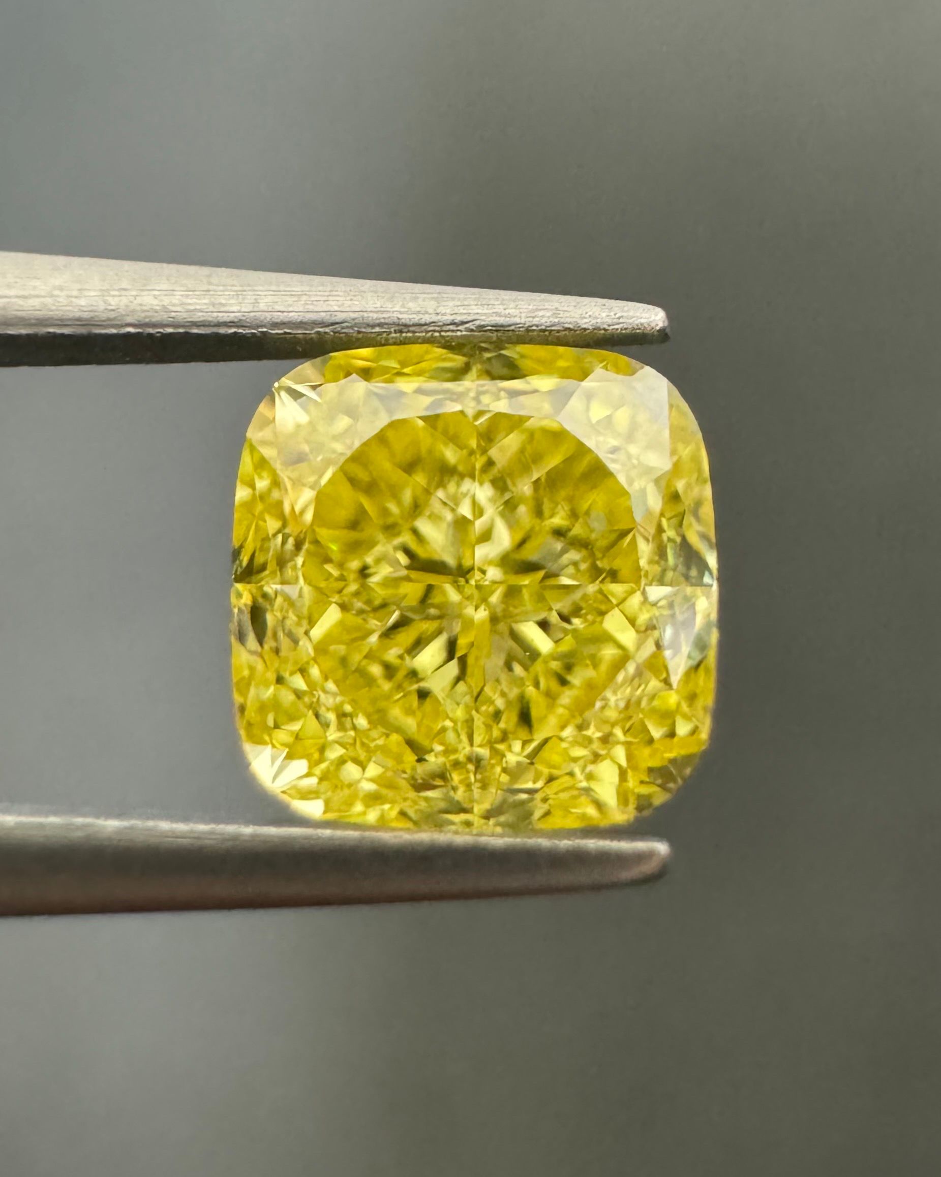 1.32 ct Cushion Brilliant diamond