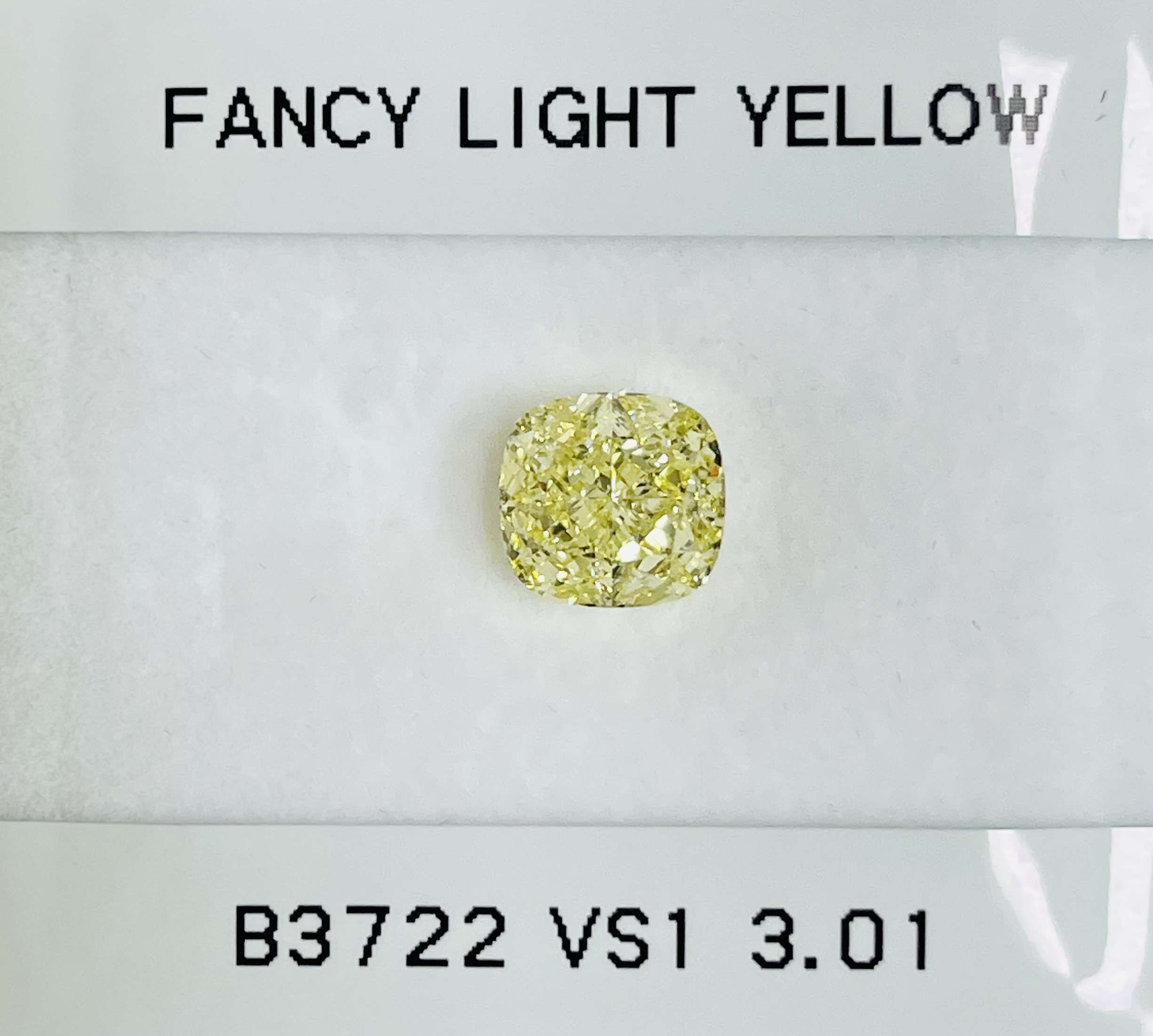 3.01 ct Cushion Brilliant diamond