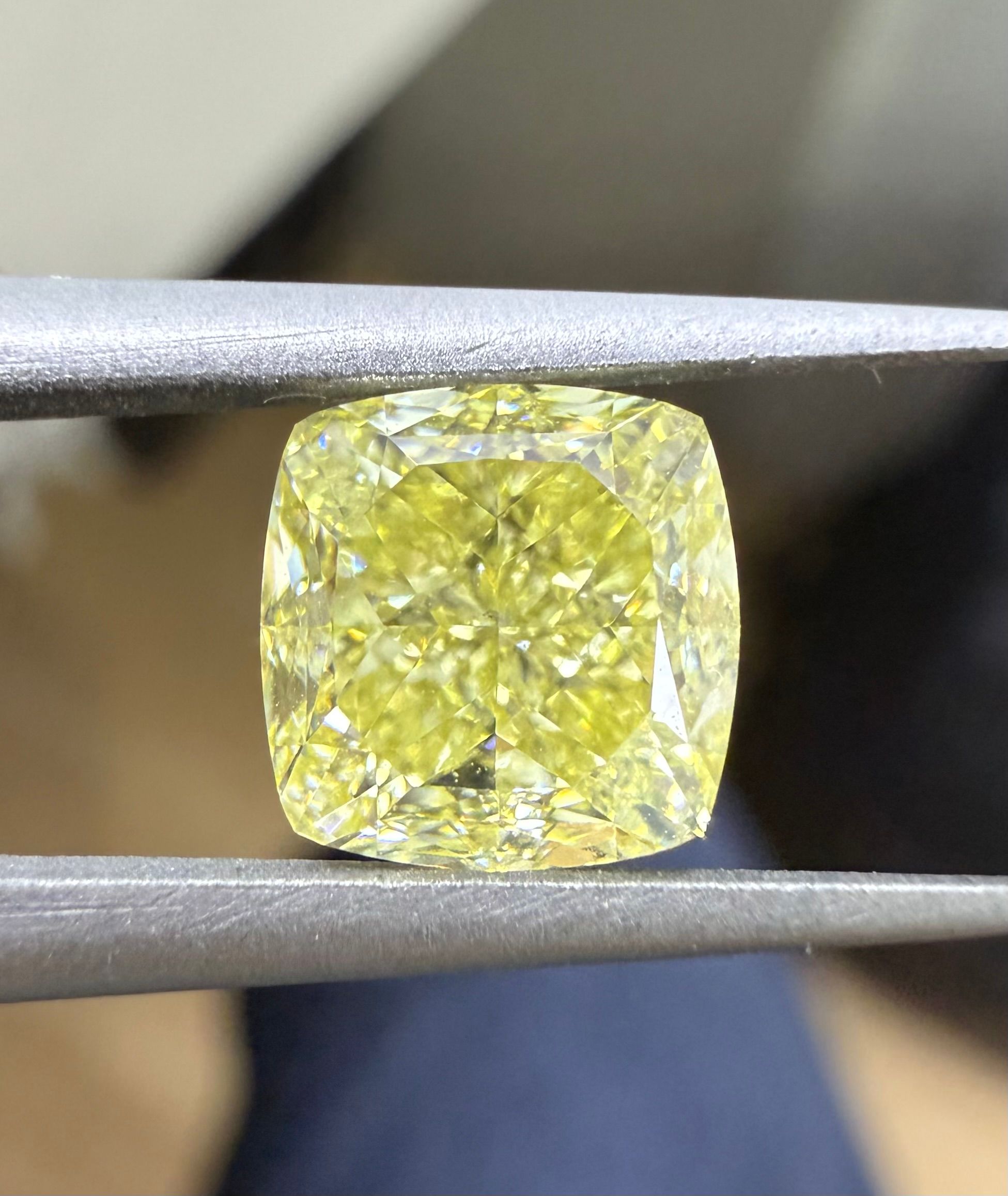 2.06 ct Cushion Brilliant diamond
