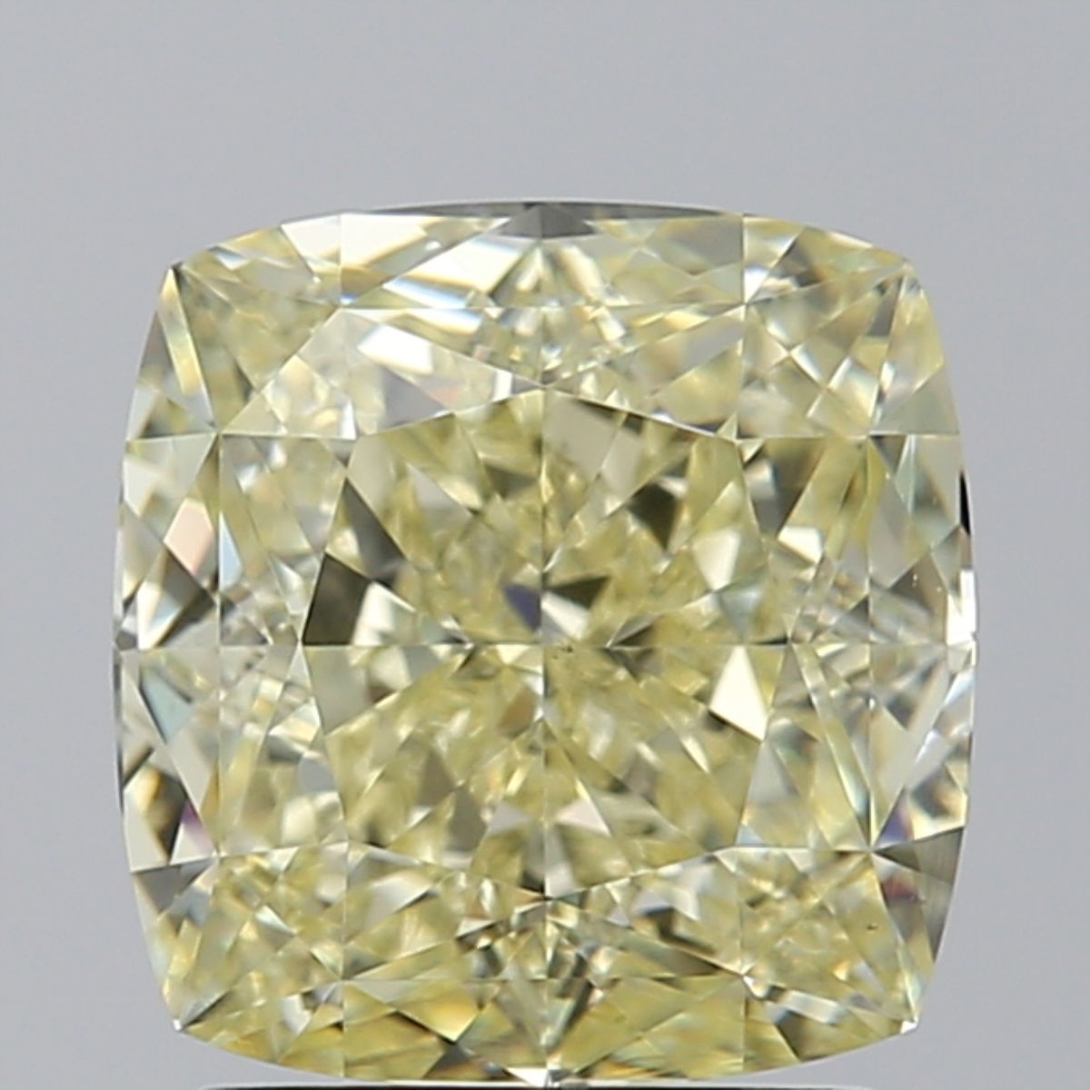 2.57 ct Cushion Brilliant diamond