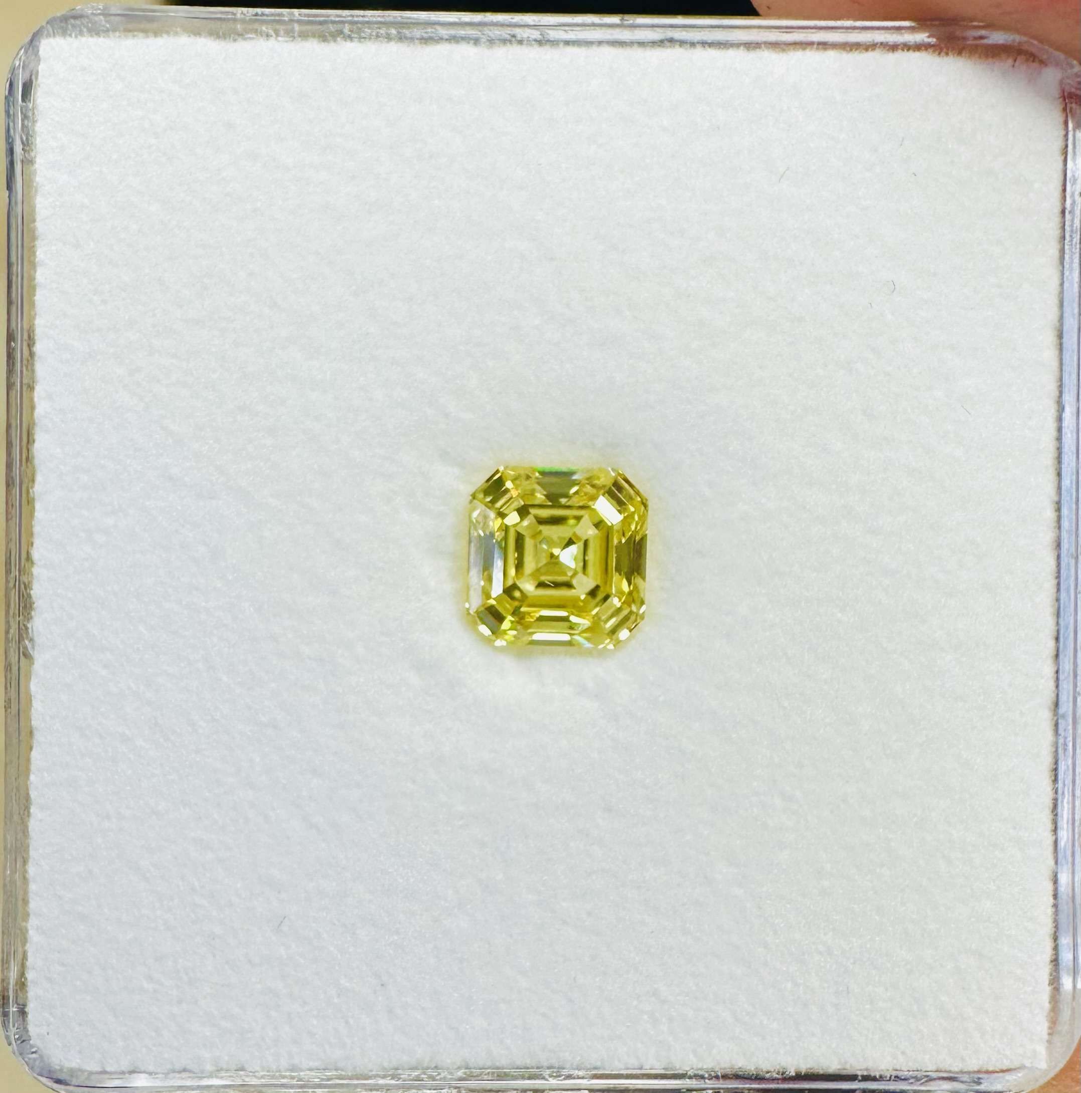 1.22 ct Square Emerald diamond