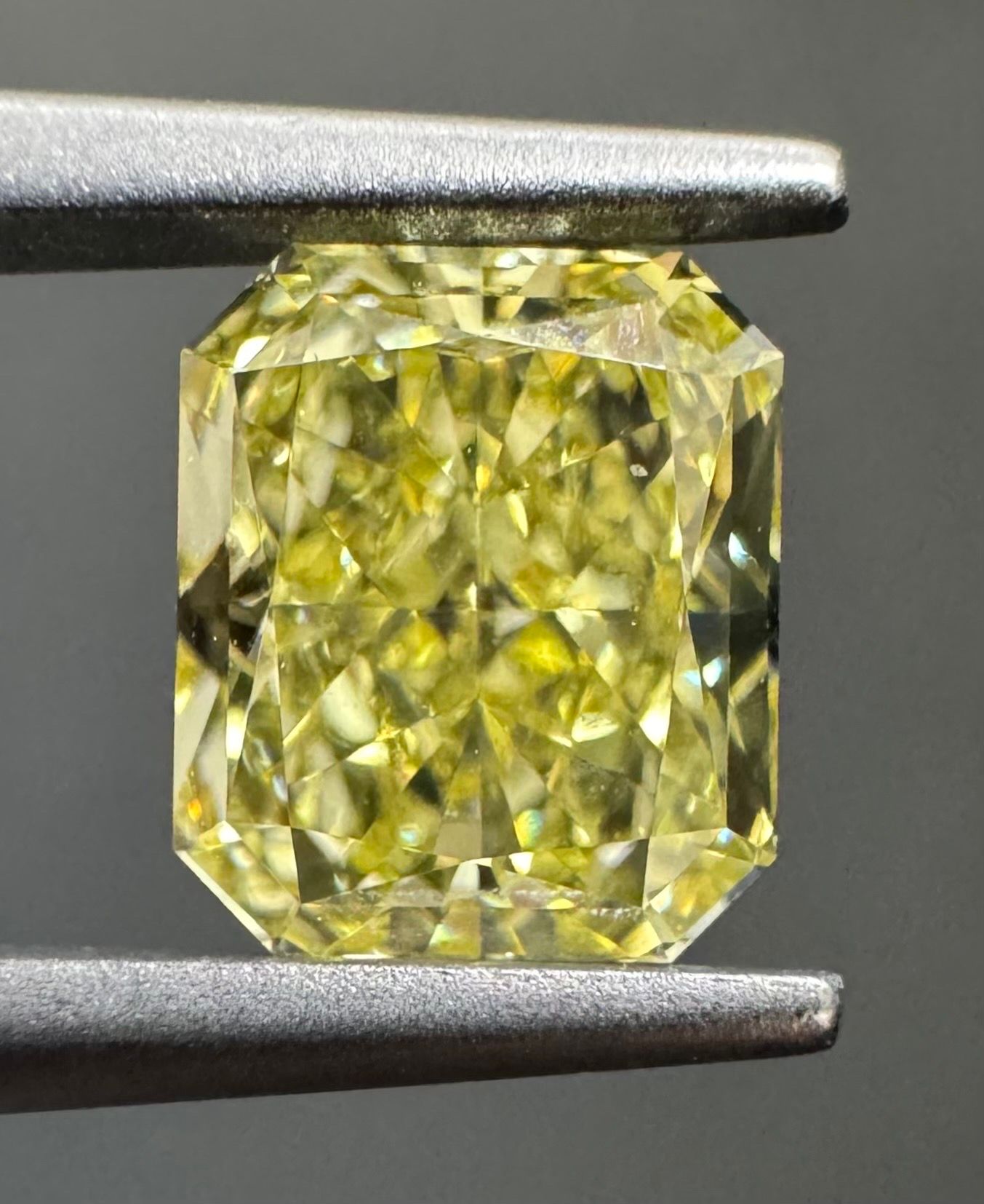 1.05 ct Radiant diamond