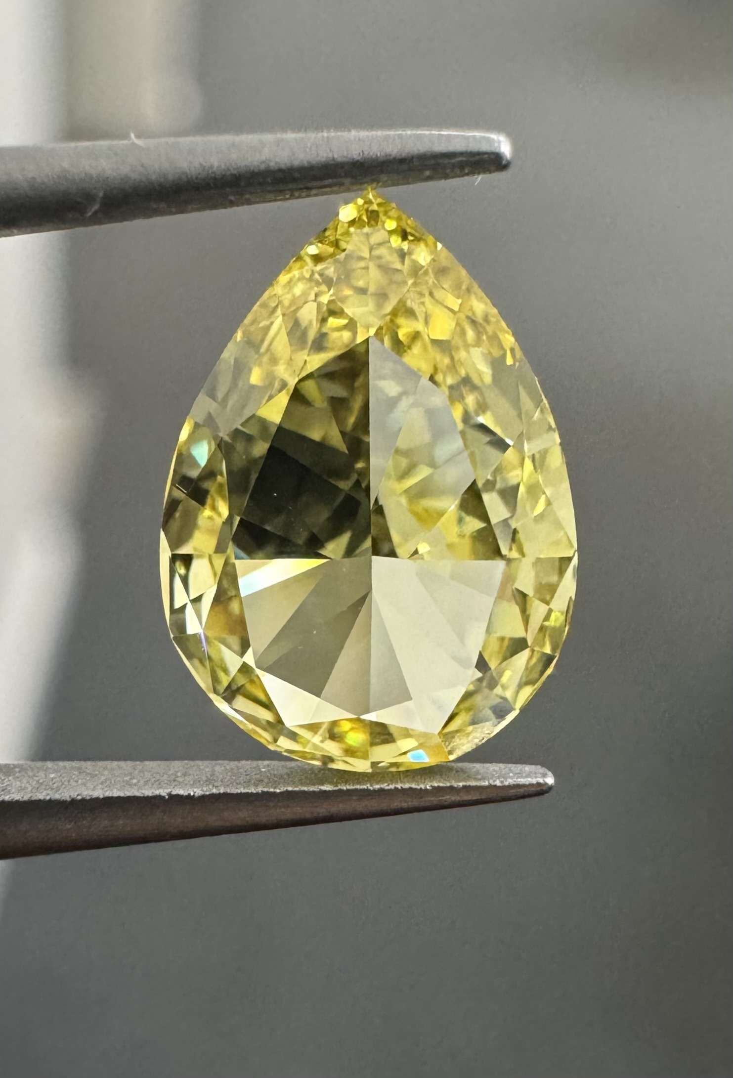 Diament 1.0 ct Fancy Vivid Yellow/VVS2