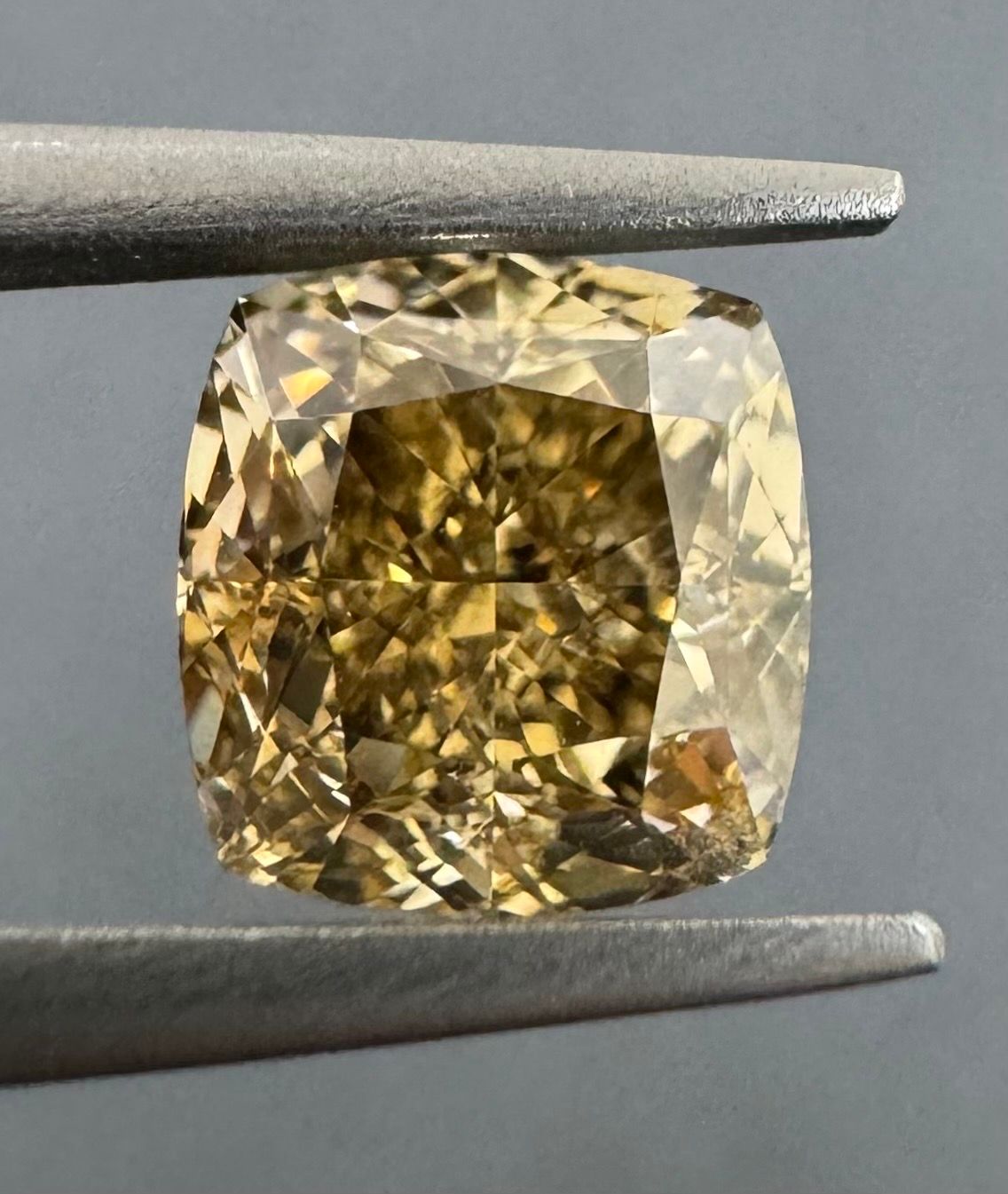 1.29 ct Cushion Brilliant diamond