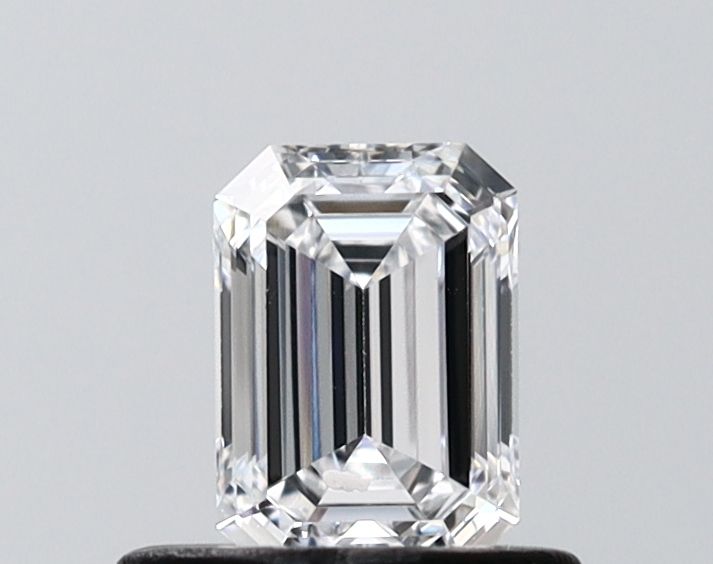 0.49 ct lab-grown Emerald Diamond