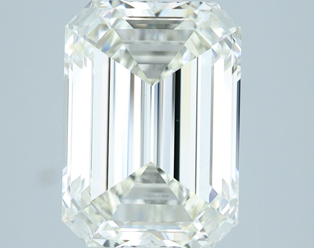 3.06 ct Emerald diamond