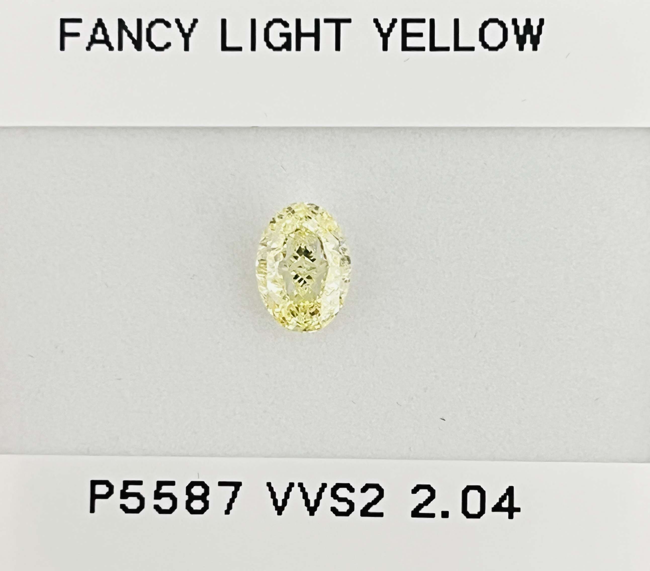 Diament 2.04 ct Fancy Light Yellow/VVS2
