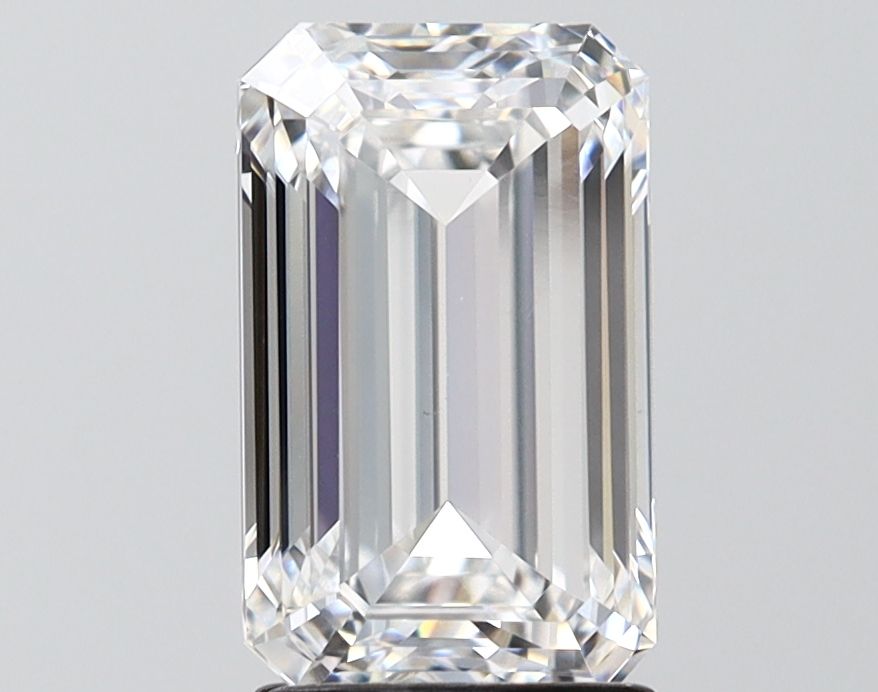 2.60 ct. emerald Lab Grown Diamond front image