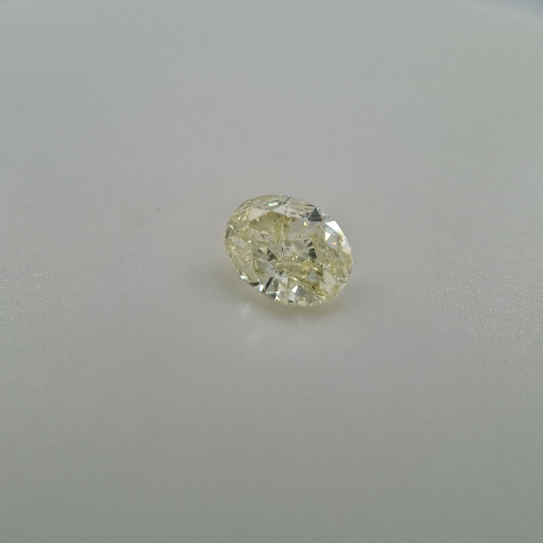 Diament 0.8 ct Fancy Yellow/VS2