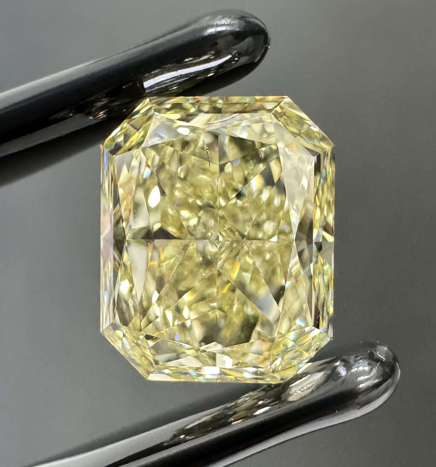 3.02 ct Radiant diamond