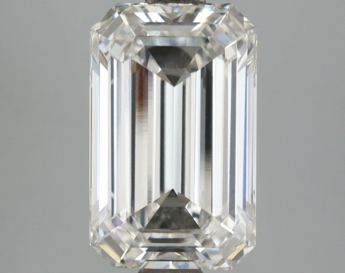3.89 ct Emerald diamond
