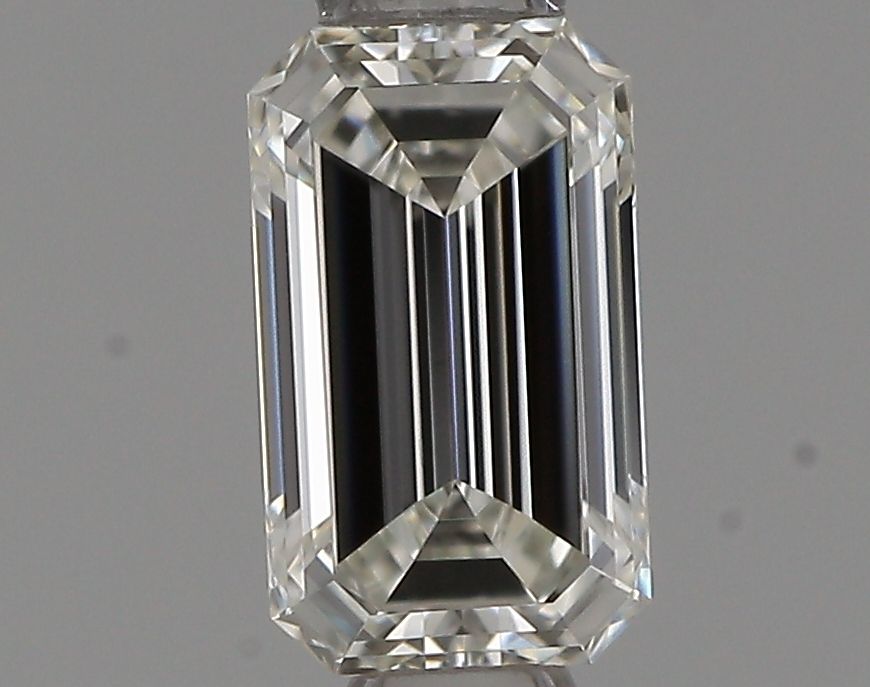 0.41 ct Emerald diamond