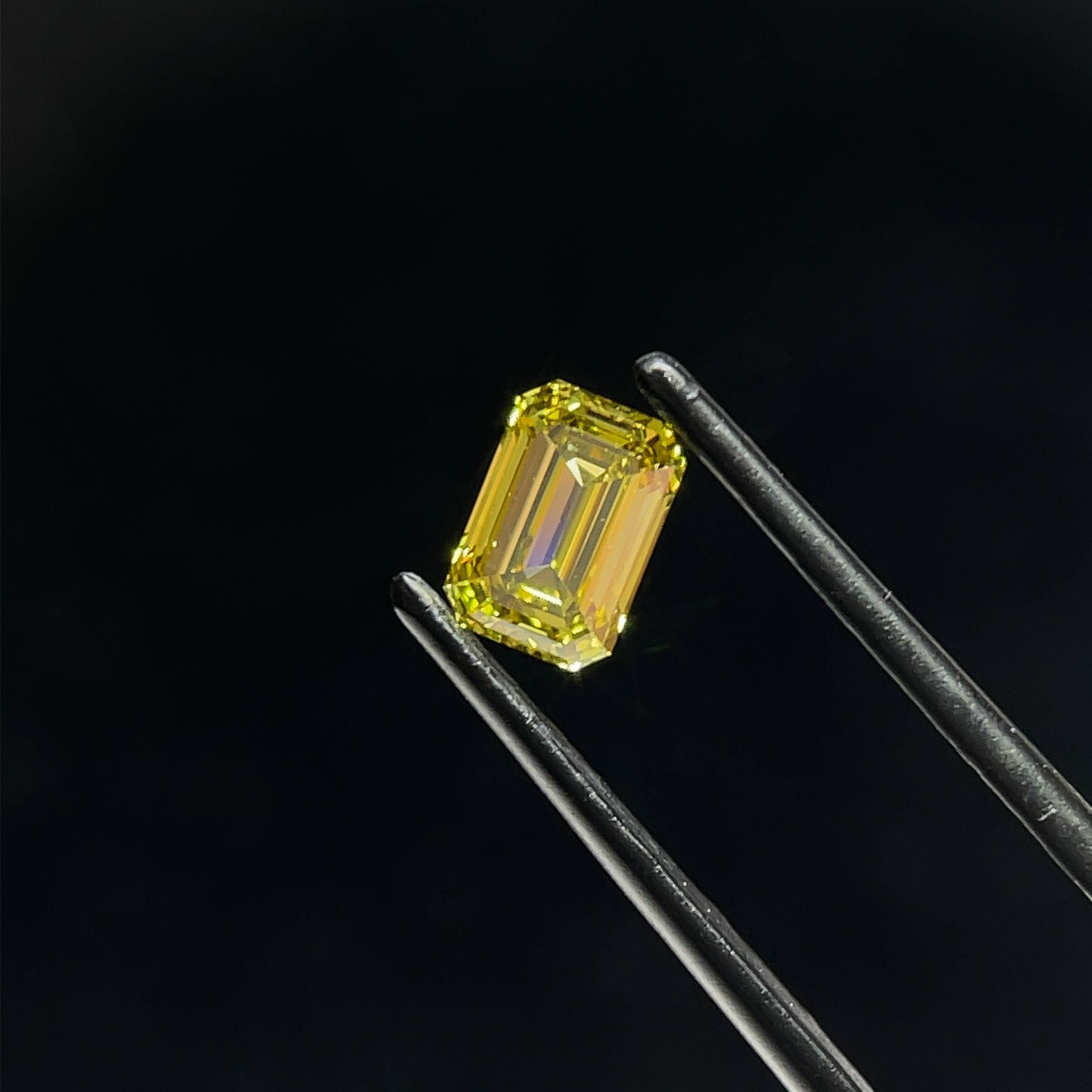 0.96 ct. emerald Lab Grown Diamond front image