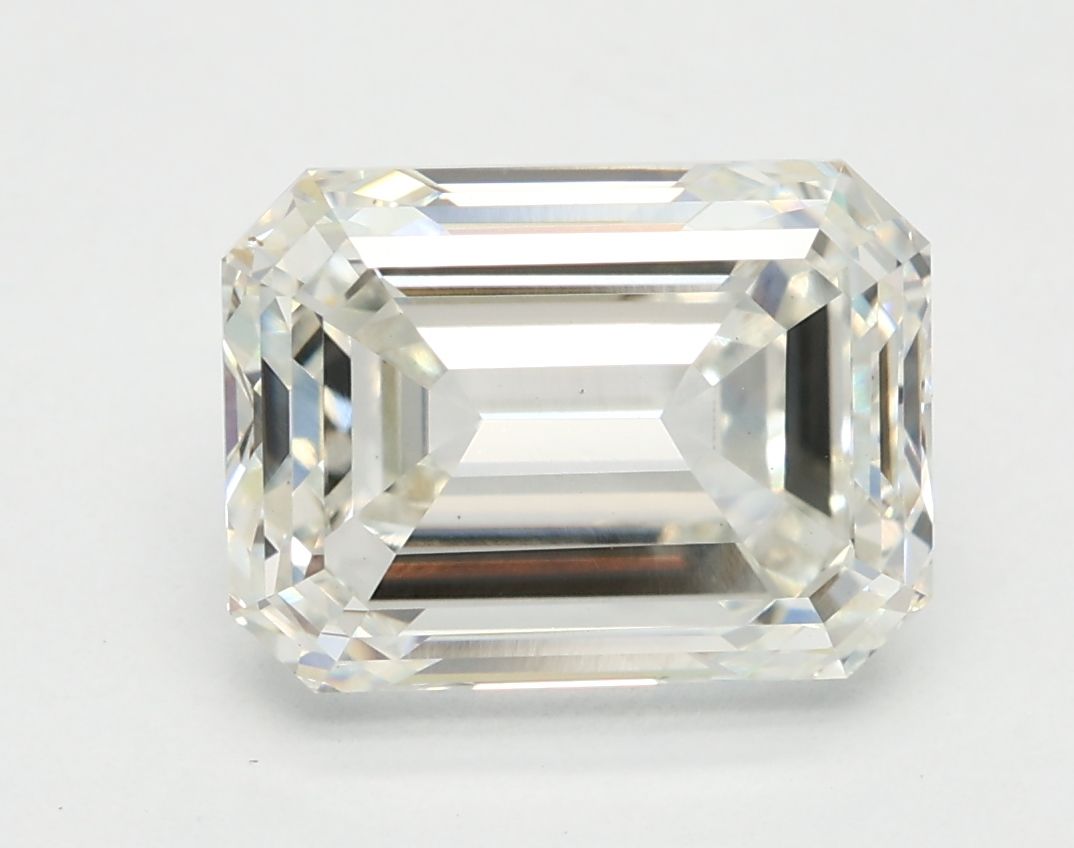 3.02 ct Emerald diamond