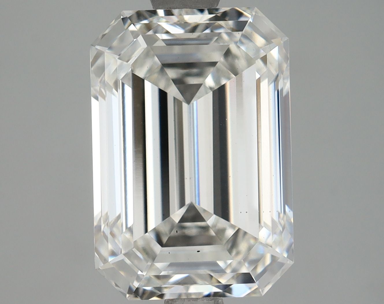 3.27 ct Emerald diamond
