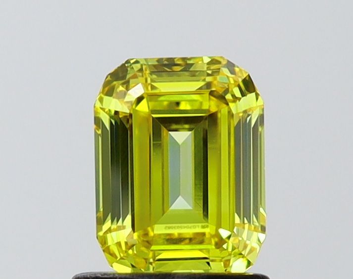 1.06 ct. emerald Lab Grown Diamond front image