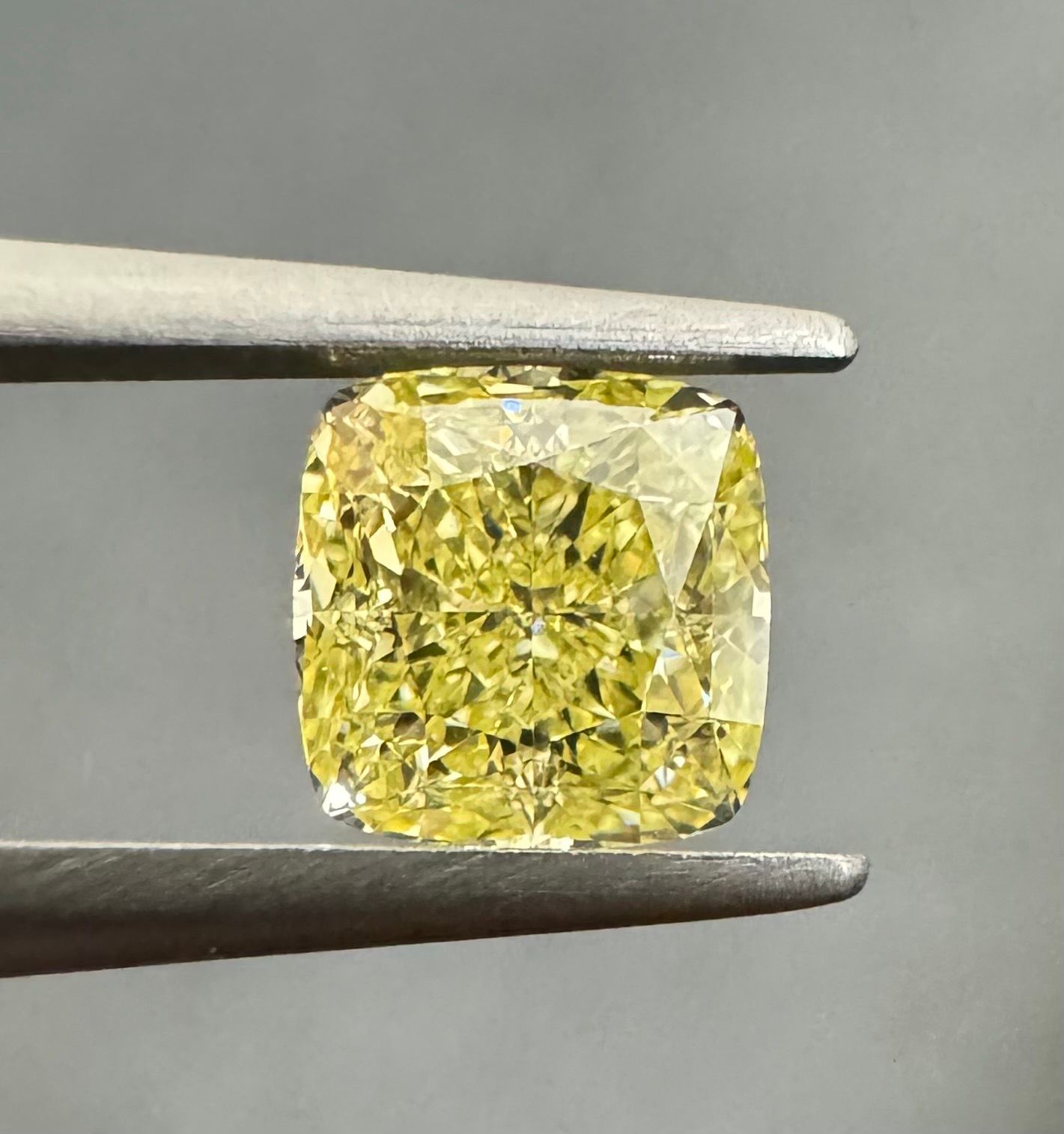 Diament 1.26 ct Fancy Yellow/VS2