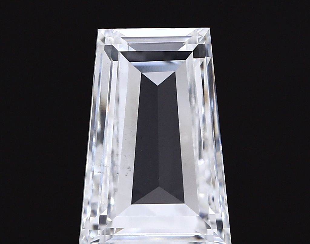 3.67 ct lab-grown Tapered baguette Diamond