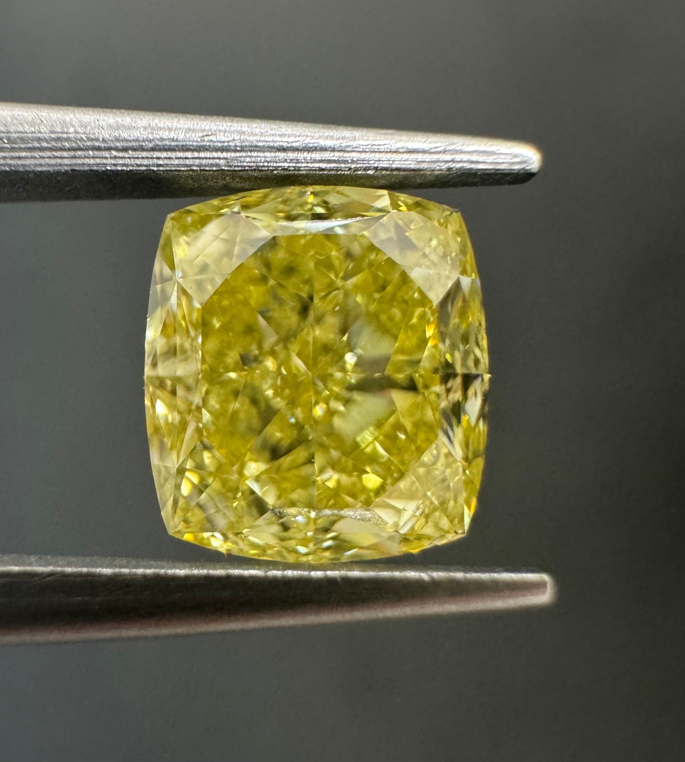 1.55 ct Cushion Modified diamond