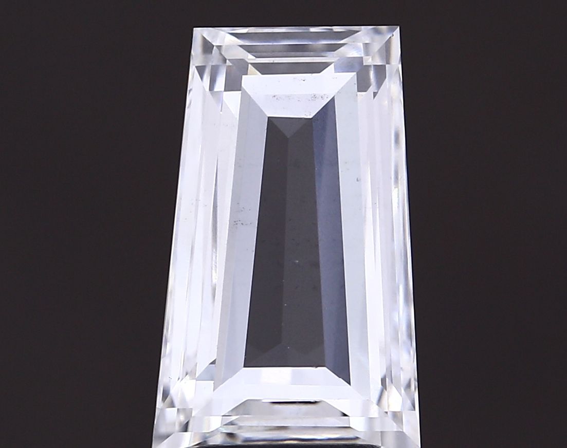 3.65 ct lab-grown Tapered baguette Diamond