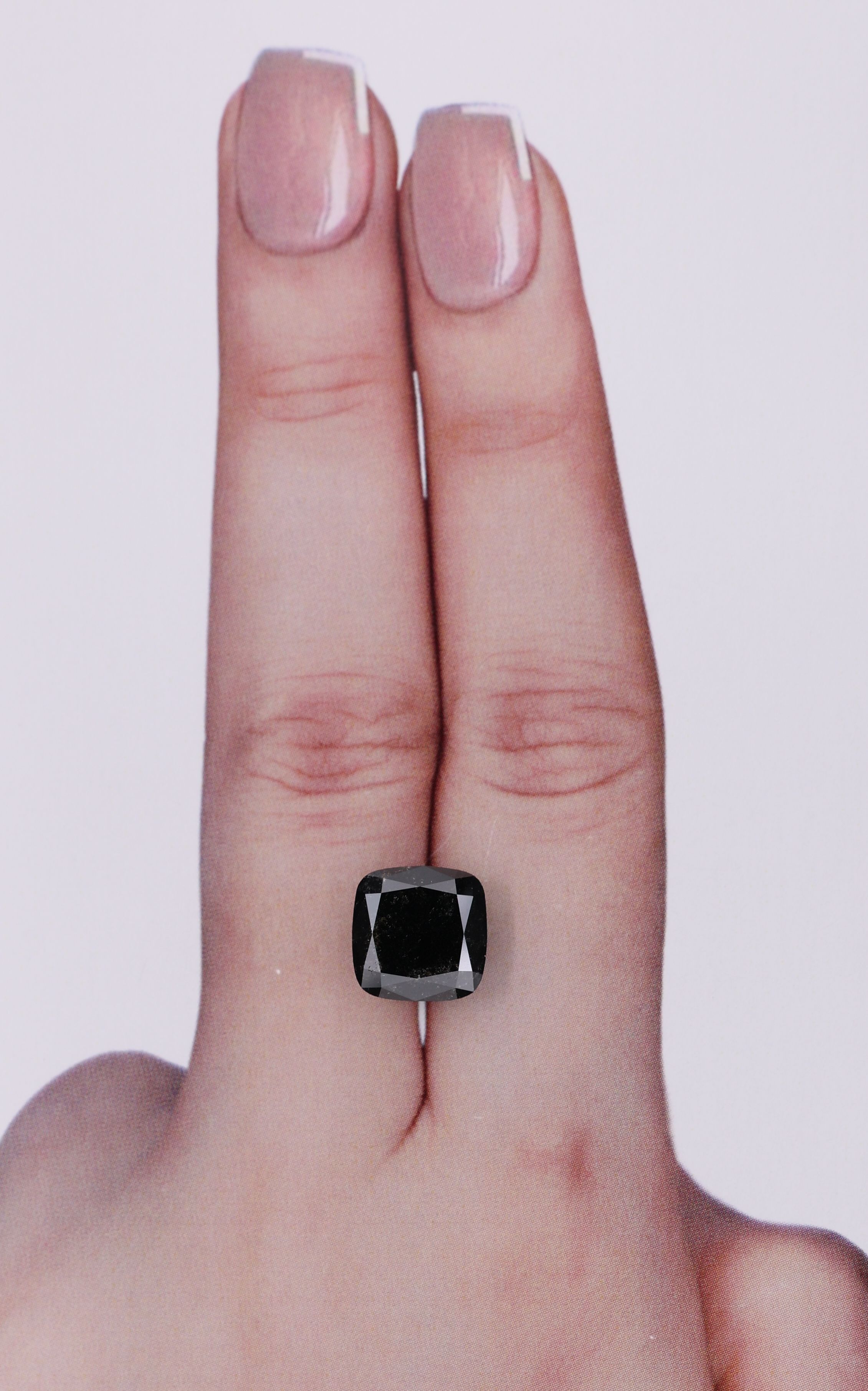 3.94 ct Cushion Brilliant diamond