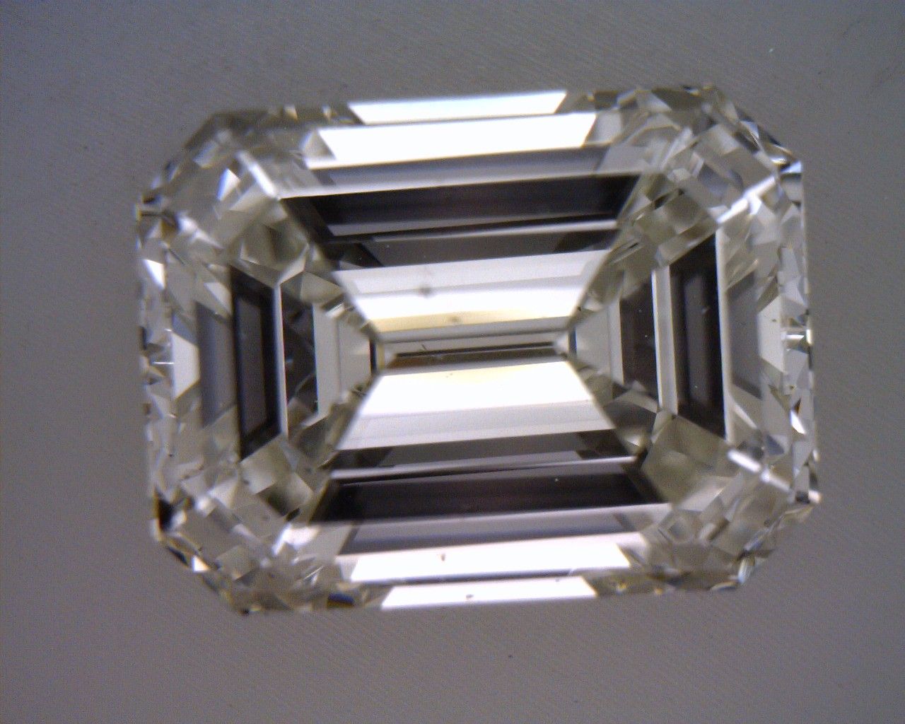 2.01 ct Emerald diamond