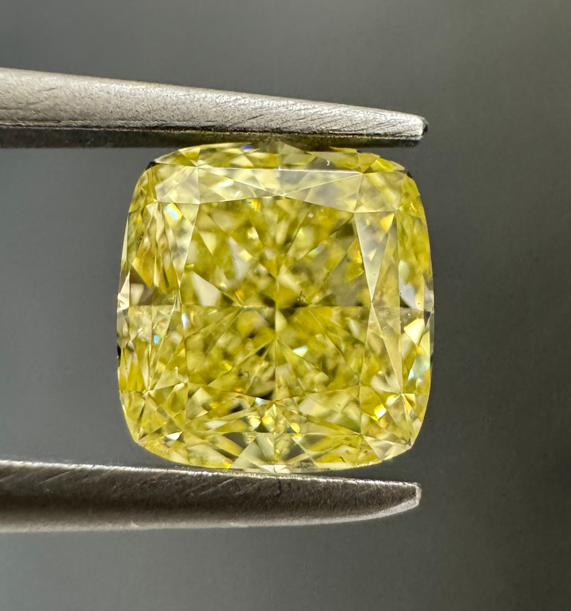 Diament 1.21 ct Fancy Yellow/VS2