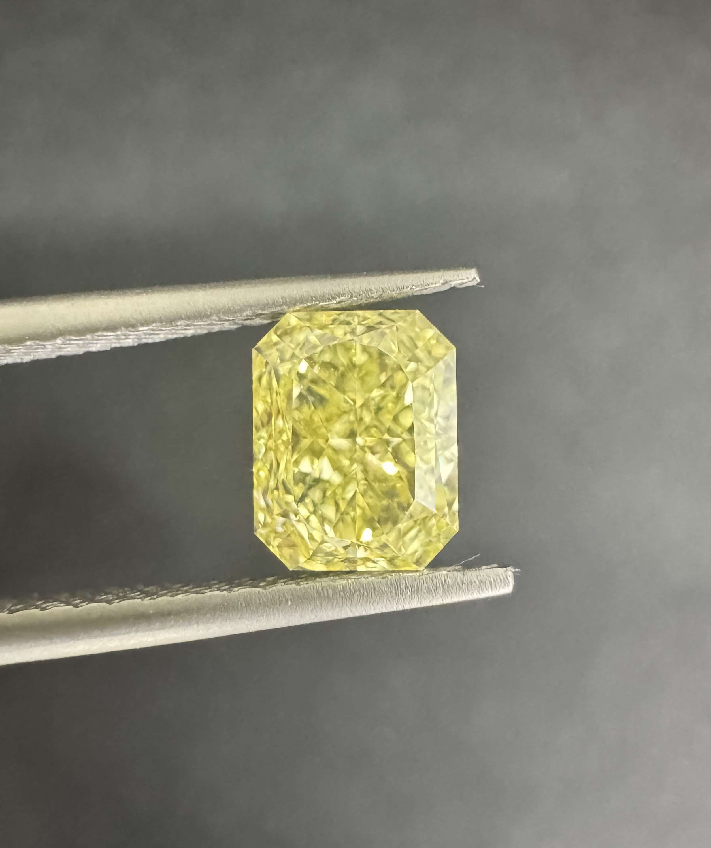 1.05 ct Radiant diamond