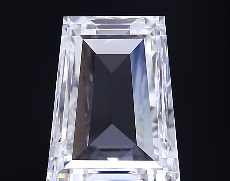 3.55 ct lab-grown Tapered baguette Diamond