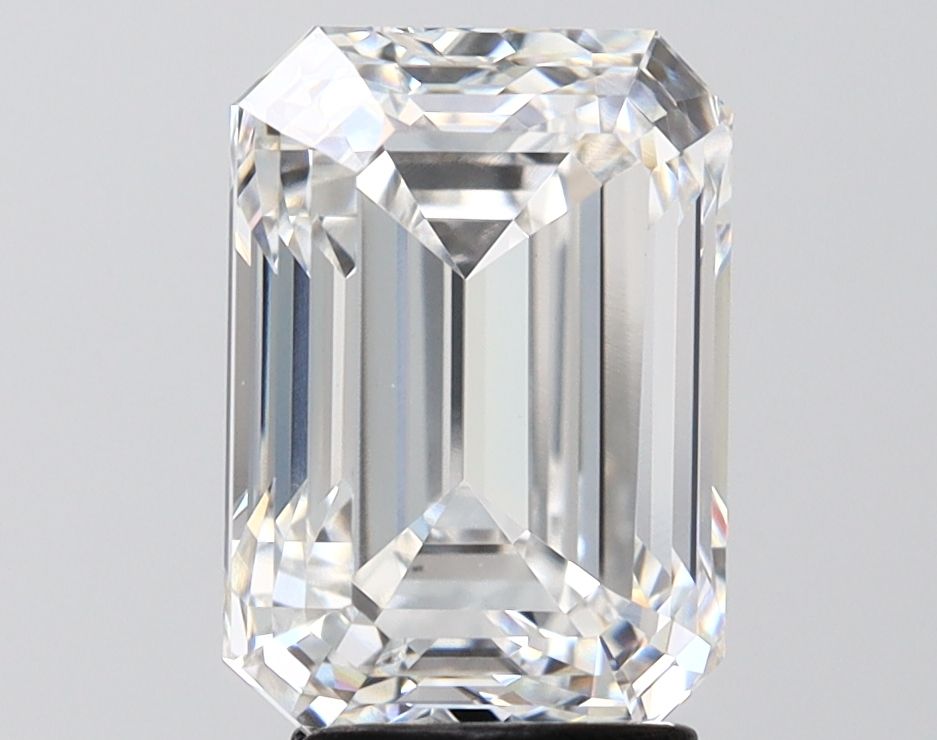 4.20 ct. emerald Lab Grown Diamond front image