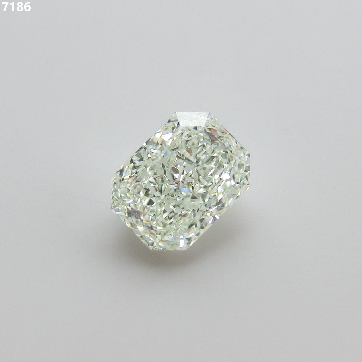 2.01 ct Radiant diamond