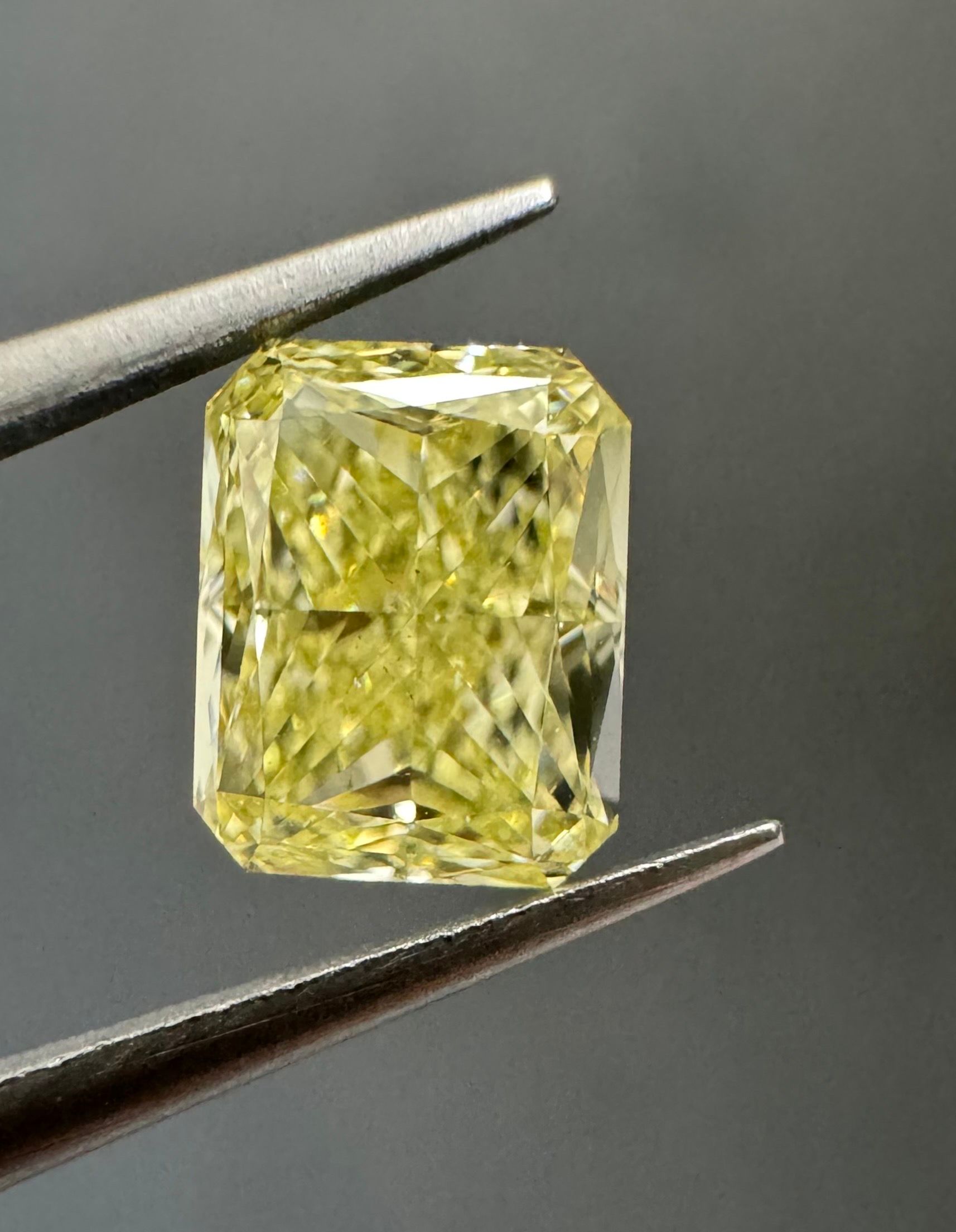0.81 ct Radiant diamond