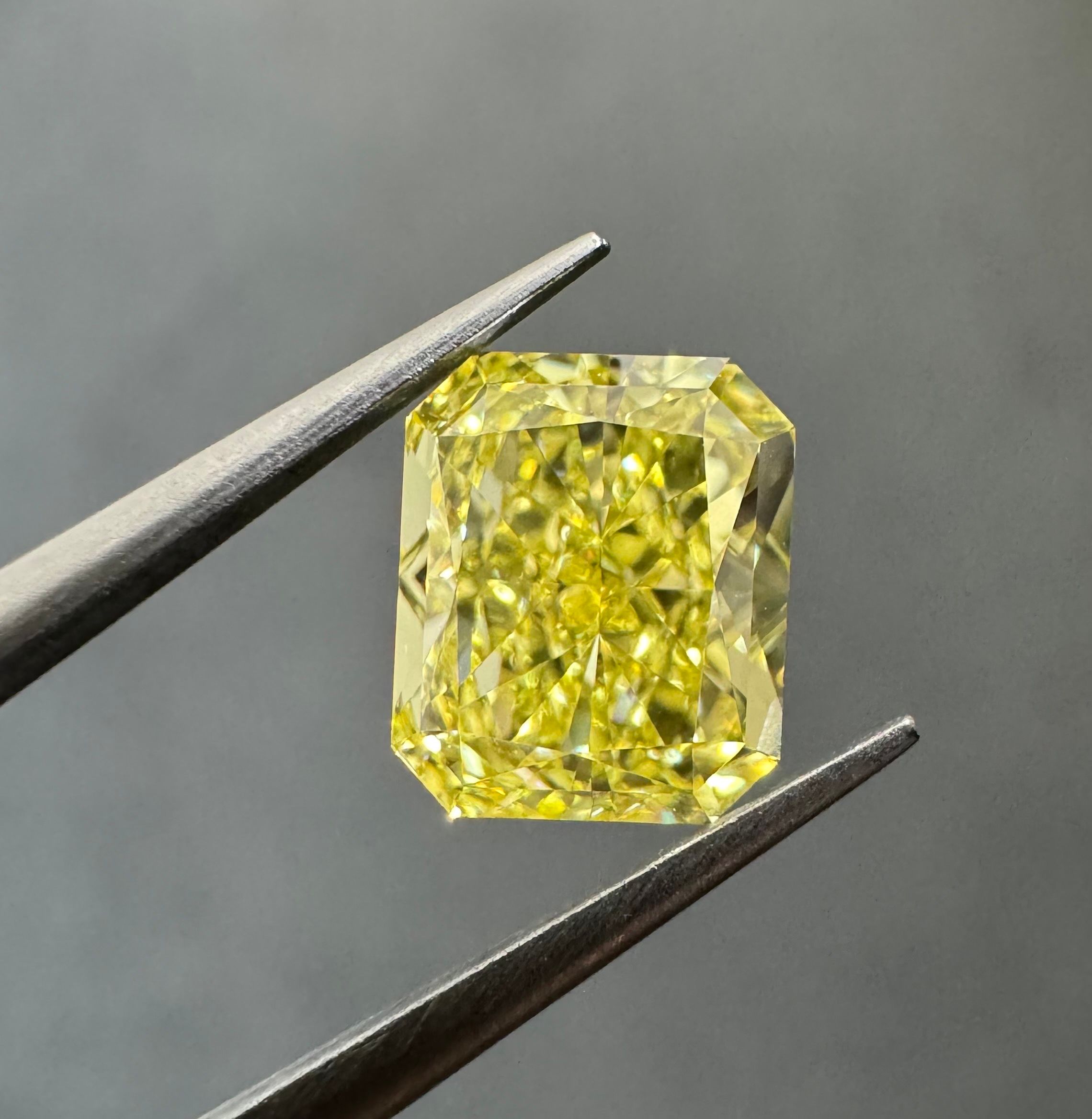1.61 ct Radiant diamond