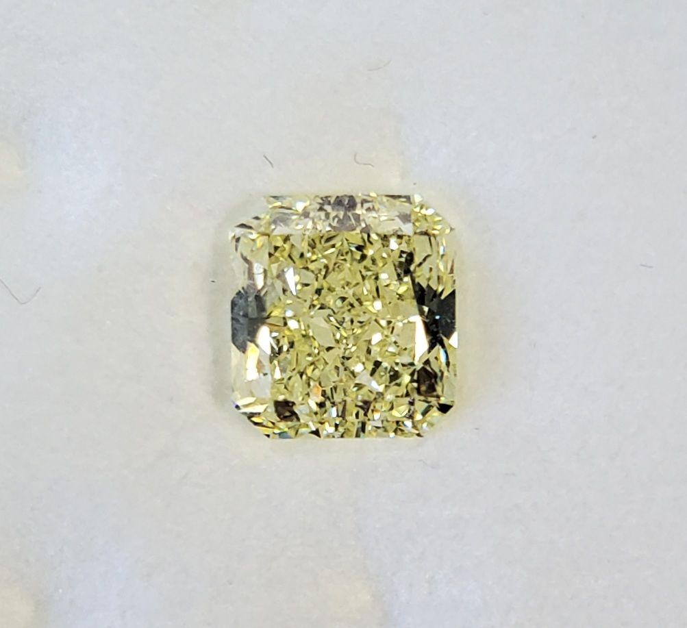 1.56 ct Radiant diamond