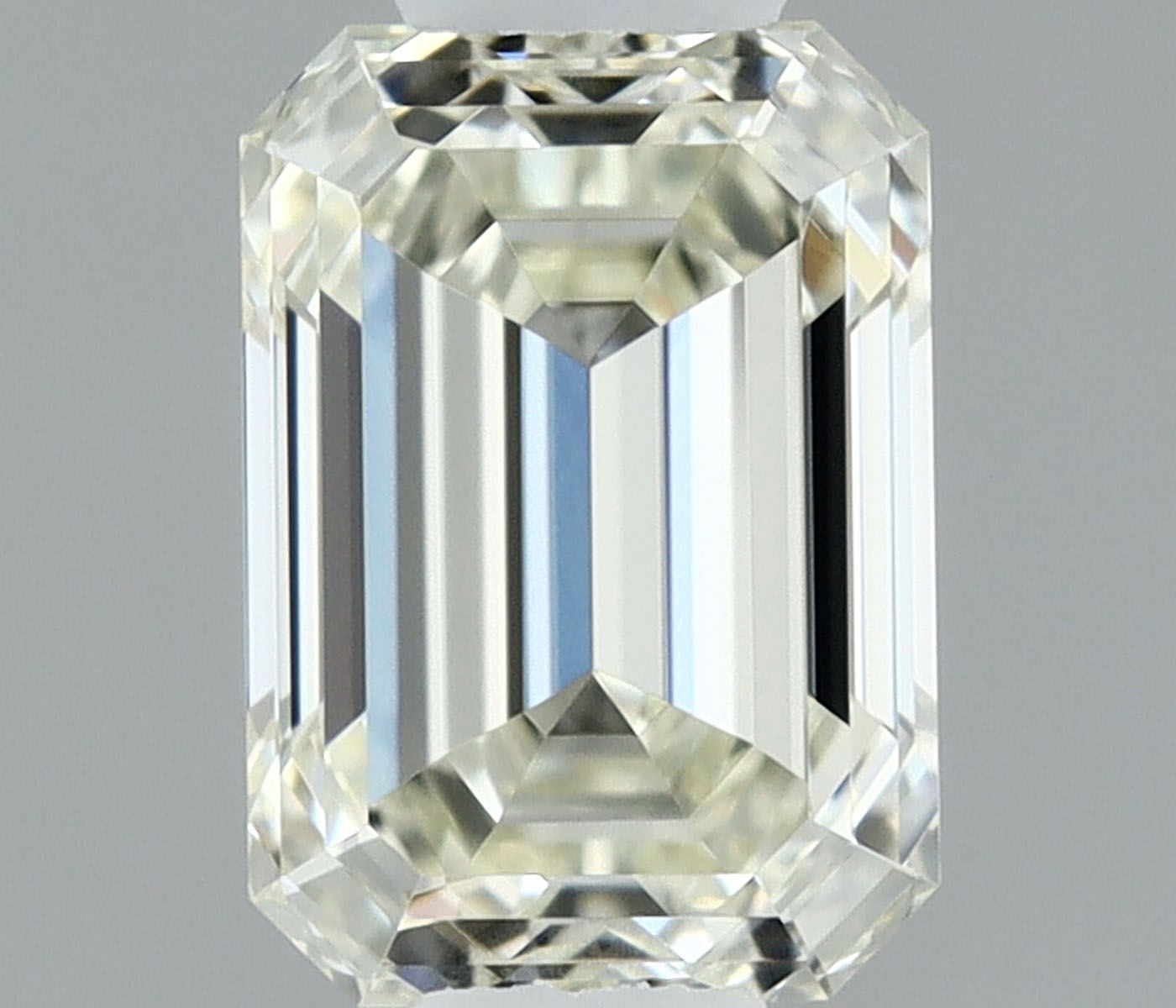 0.40 ct Emerald diamond