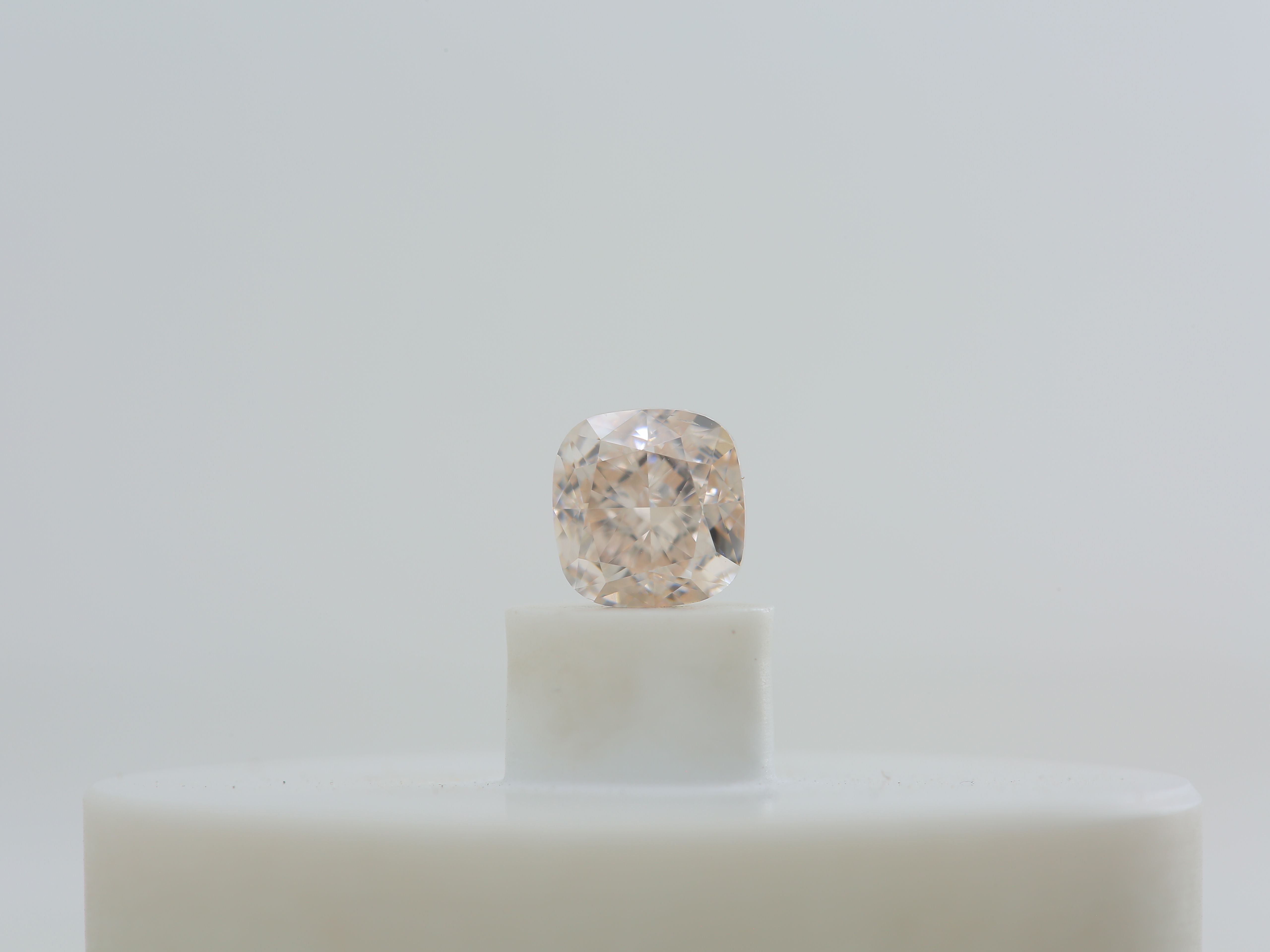 Diament 0.54 ct Light Pink Brown/SI1